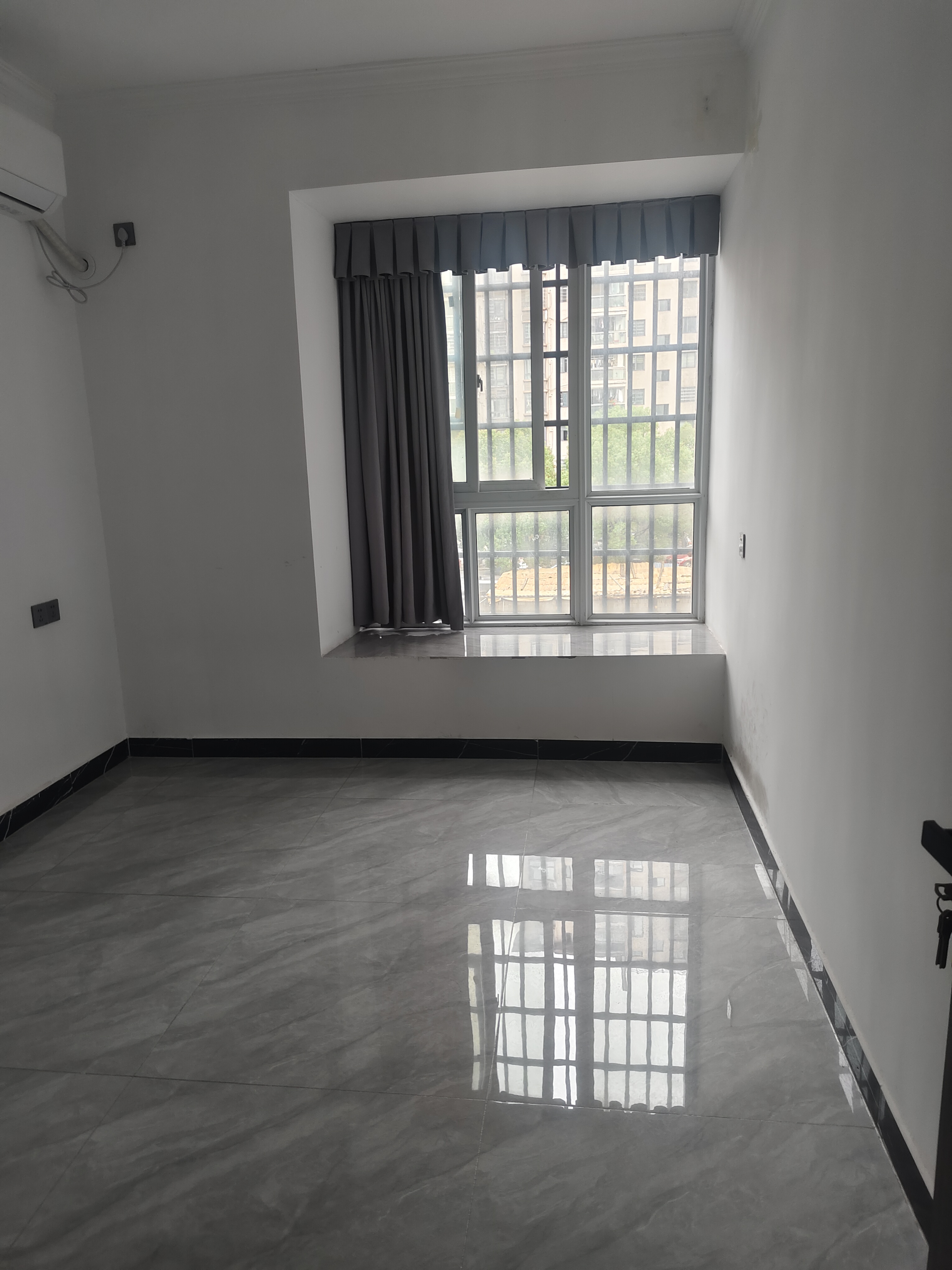 桂花园  3室2厅1卫    1200.0元/月室内图