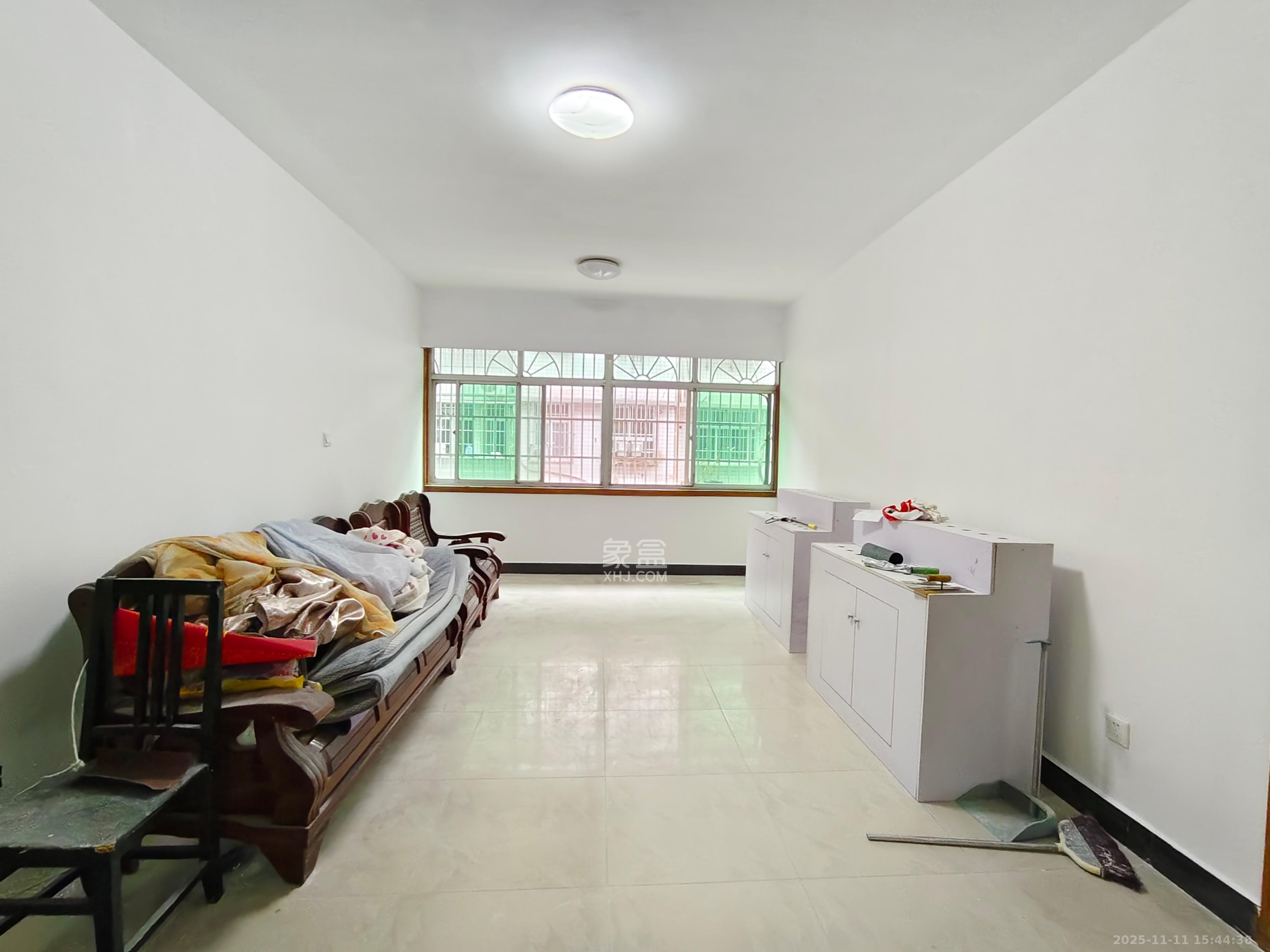 马王堆陶瓷城新合区  3室2厅1卫    1800.0元/月