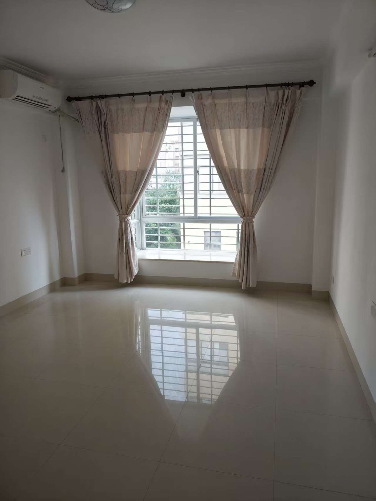 省果菜副食品公司宿舍楼 3室2厅2卫 3300.0元/月 省果菜副食品公司宿舍楼 3室2厅2卫 3300.0元/月室内图