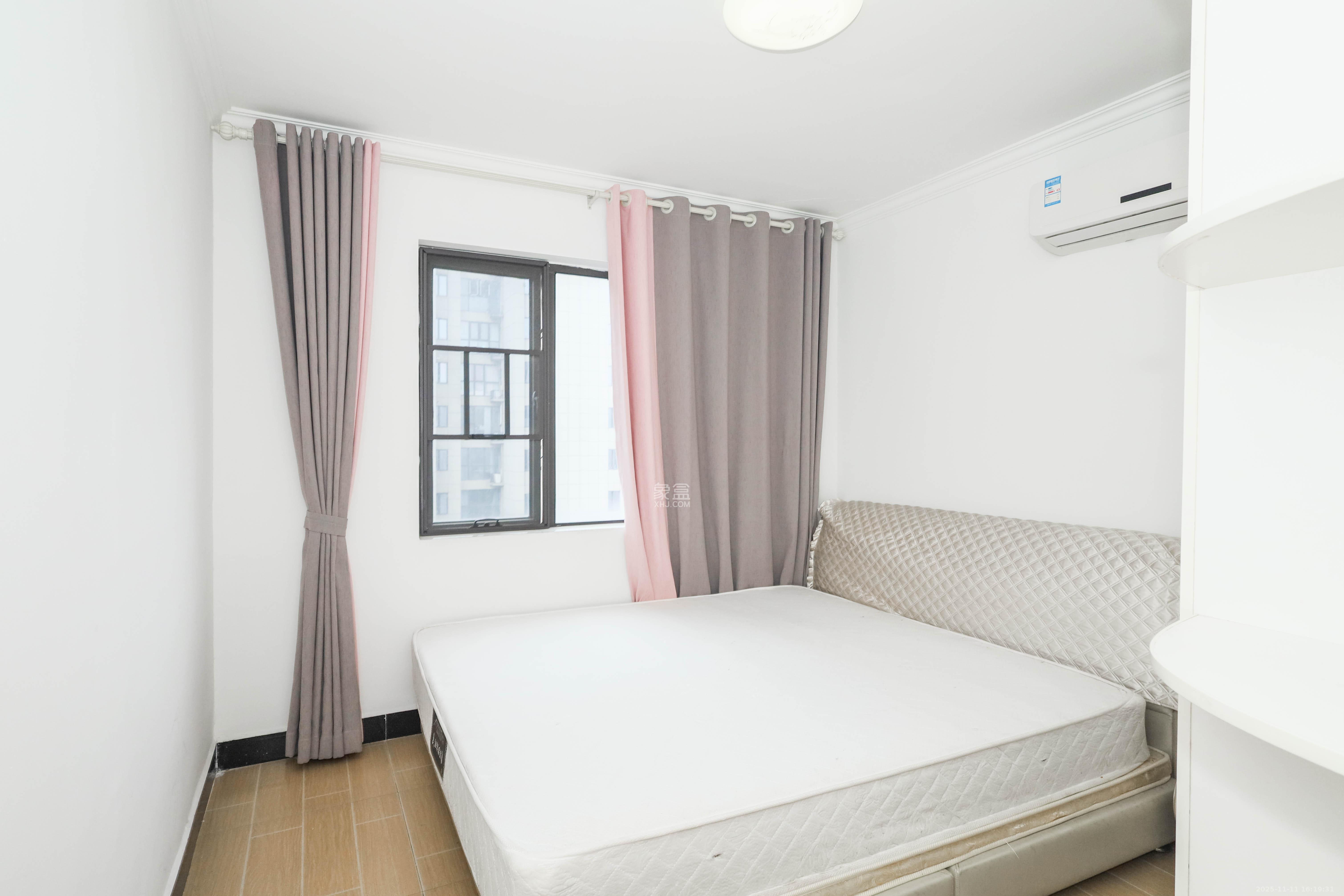 中国铁建梅溪青秀二期  3室2厅2卫    118.0万卧室