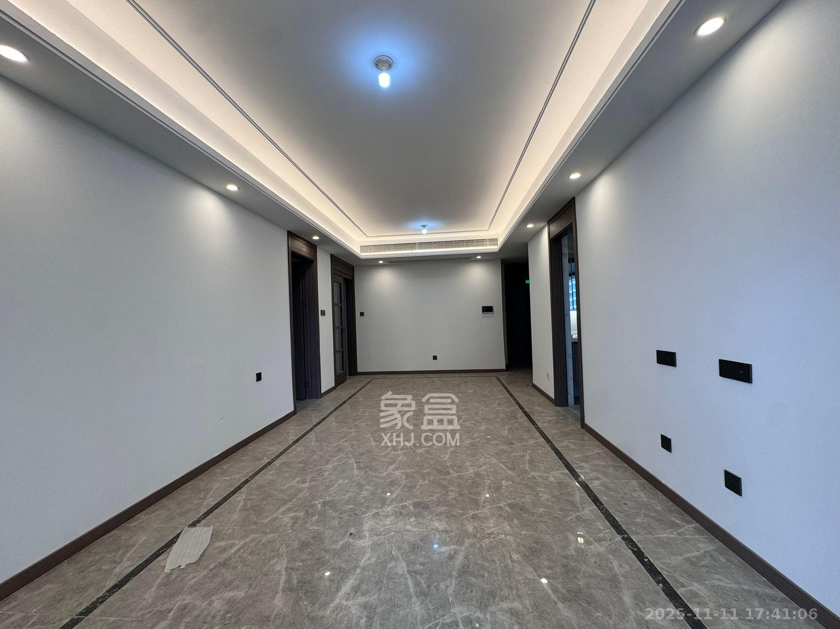 绿地V岛  3室2厅2卫    3300.0元/月室内图