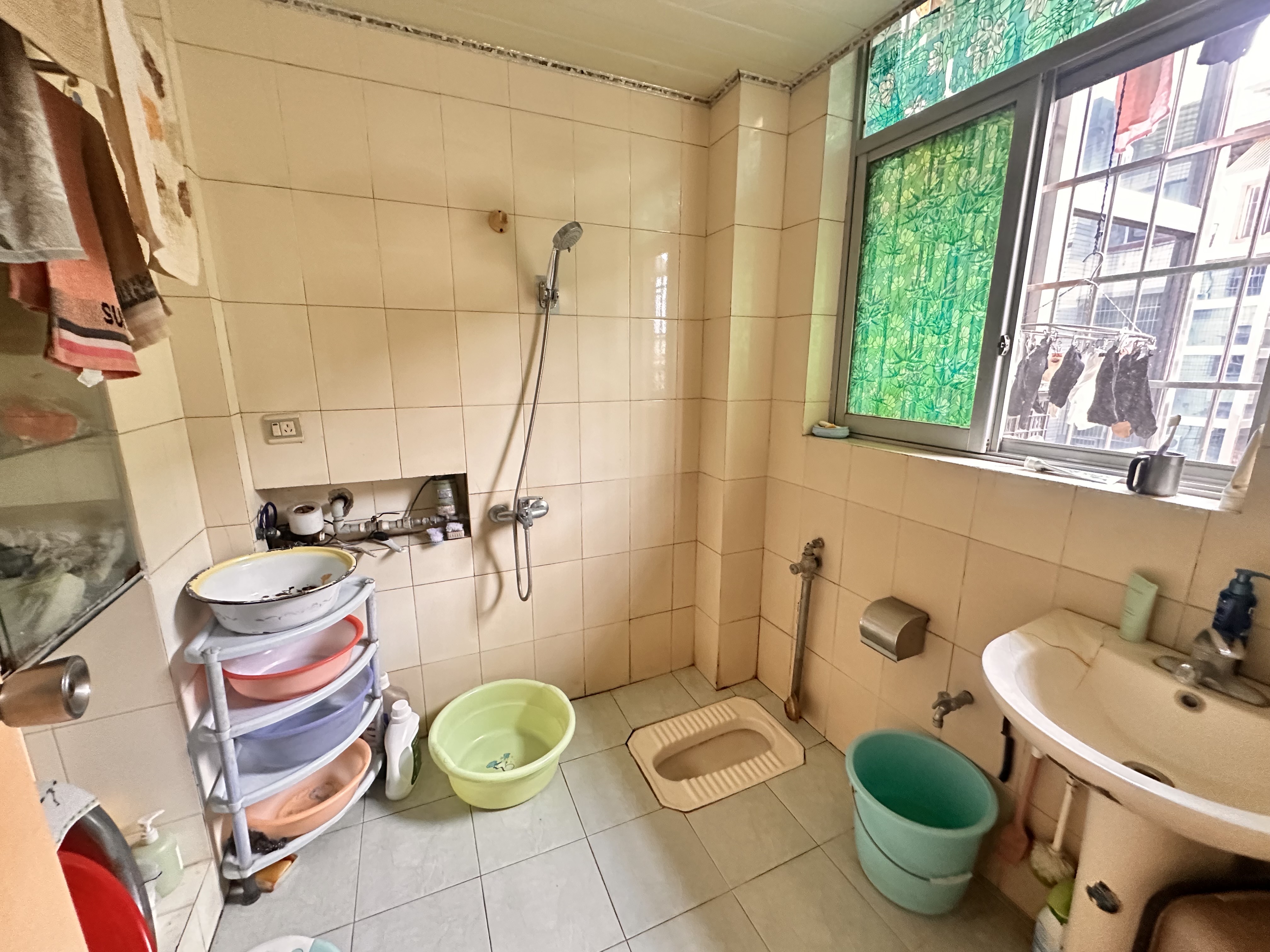 百花大厦  4室2厅2卫    38.8万客厅