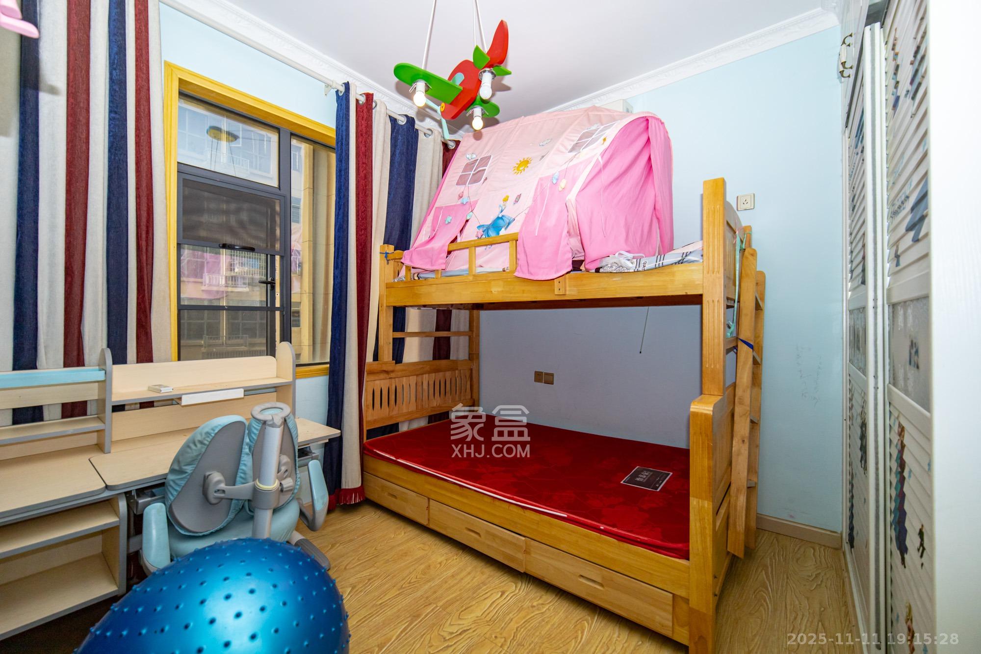 悦湖山  4室2厅1卫    65.0万卧室