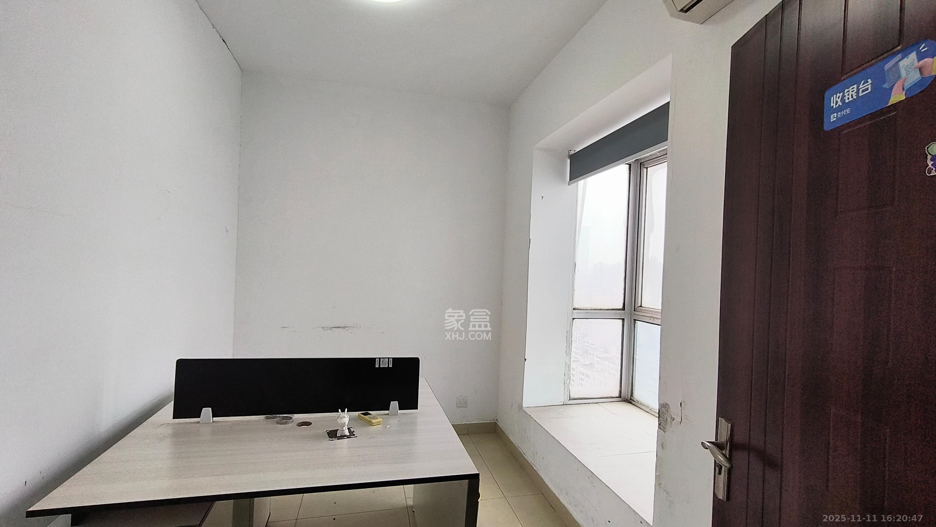 左岸右岸  5室2厅1卫    4500.0元/月室内图