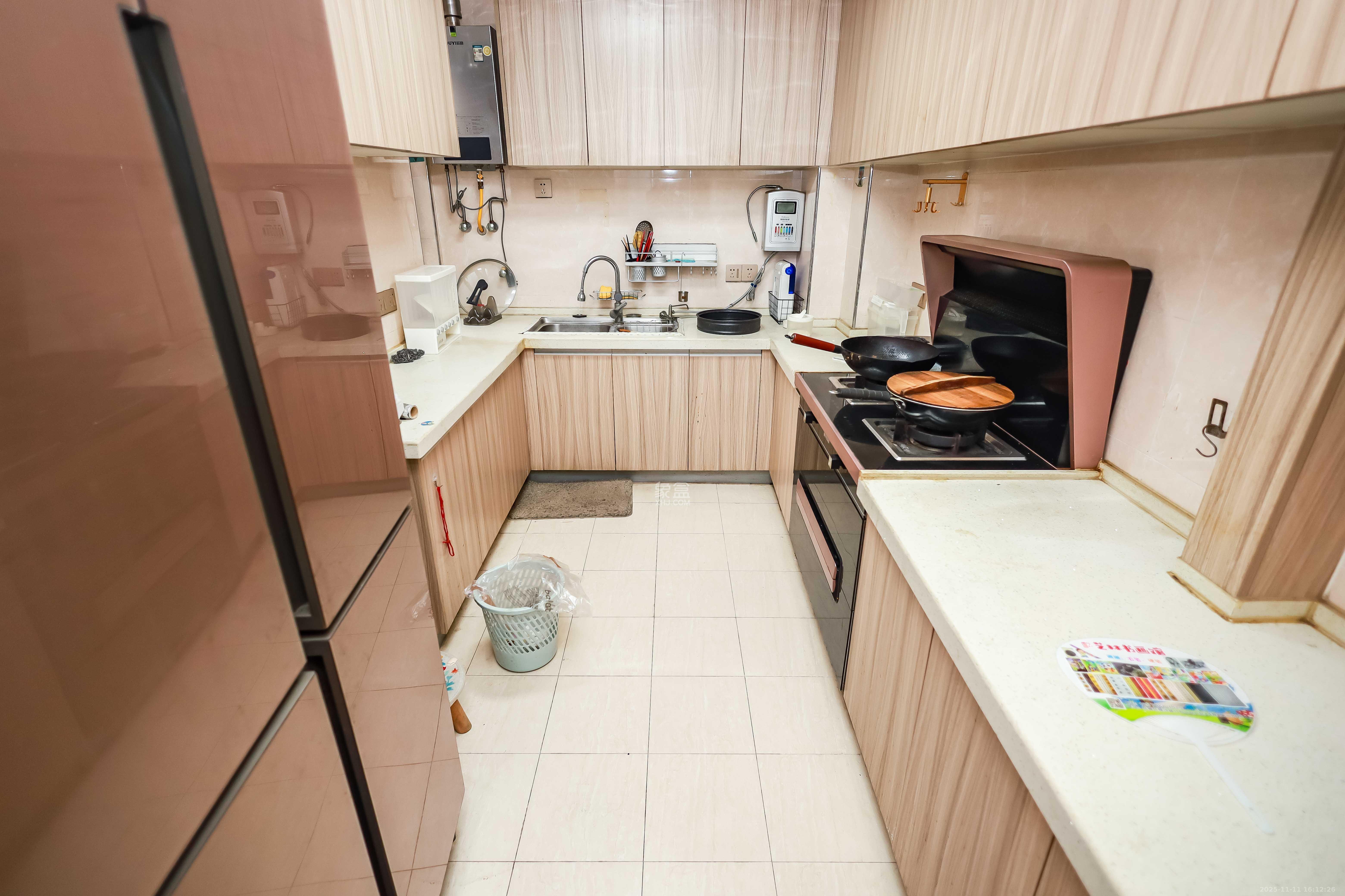 阳光晶城 4室2厅2卫 106.0万 阳光晶城 4室2厅2卫 106.0万厨房