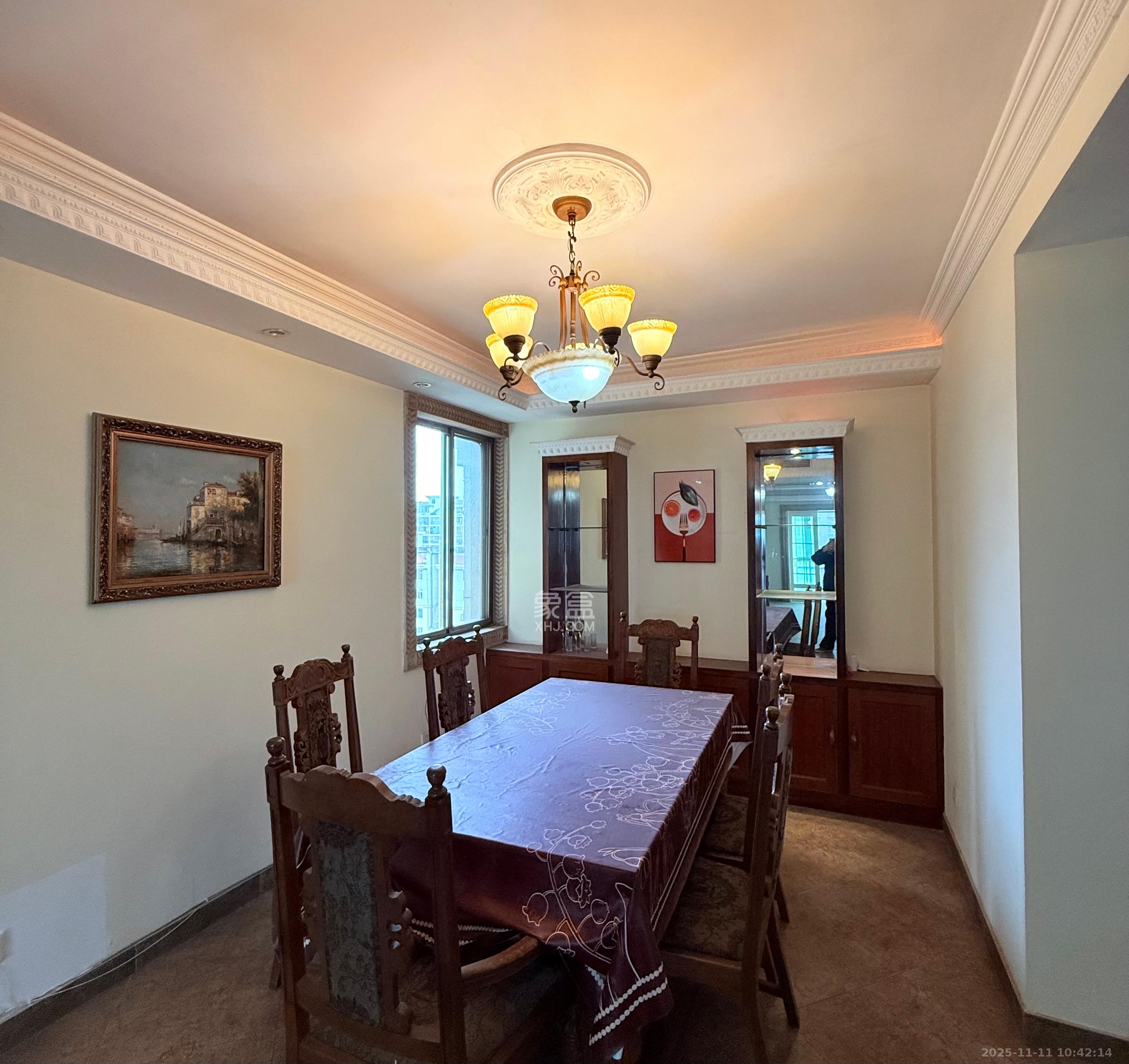 金色比华利  3室2厅2卫    2800.0元/月室内图