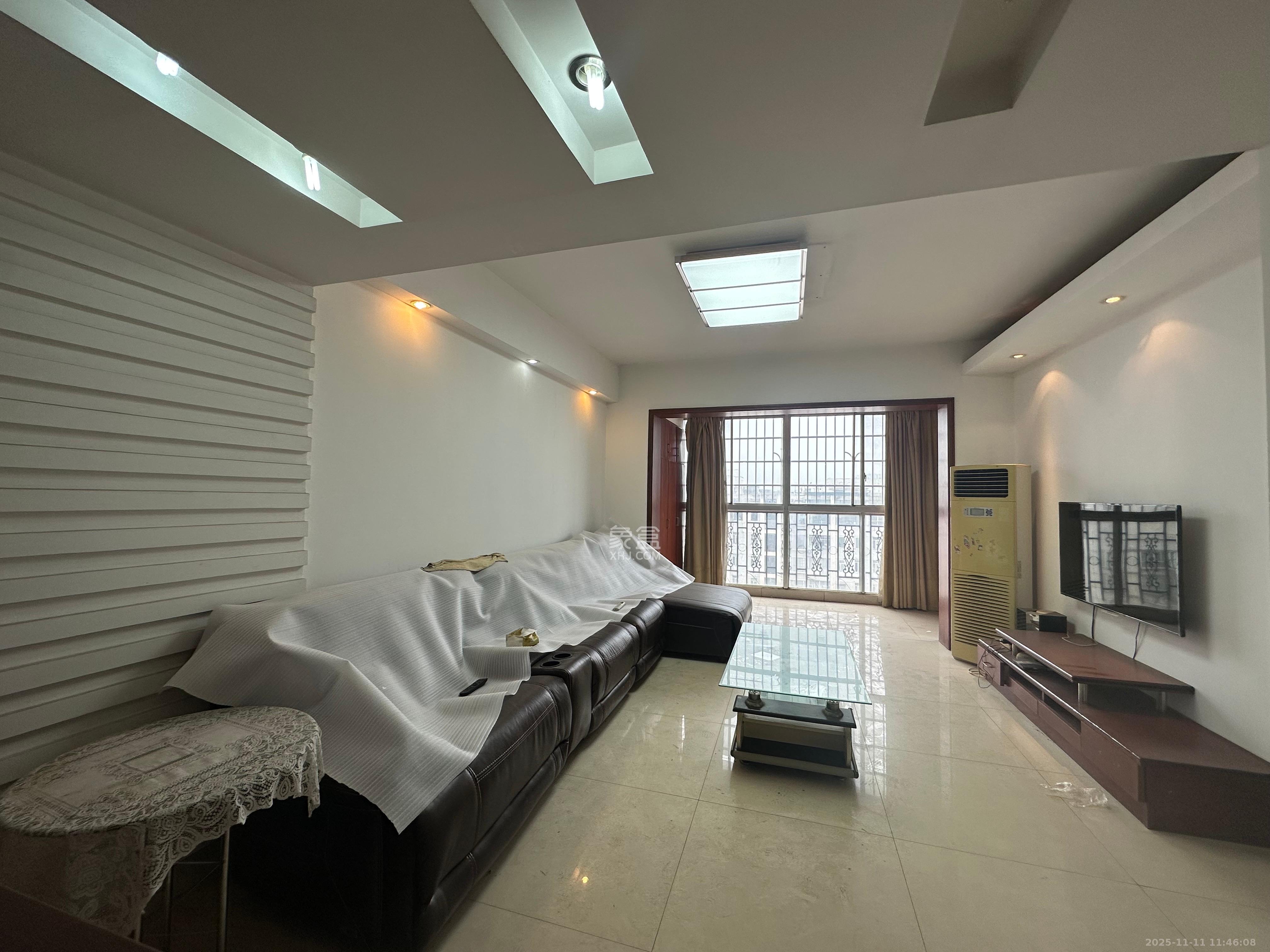 金地华园  3室2厅2卫    2400.0元/月