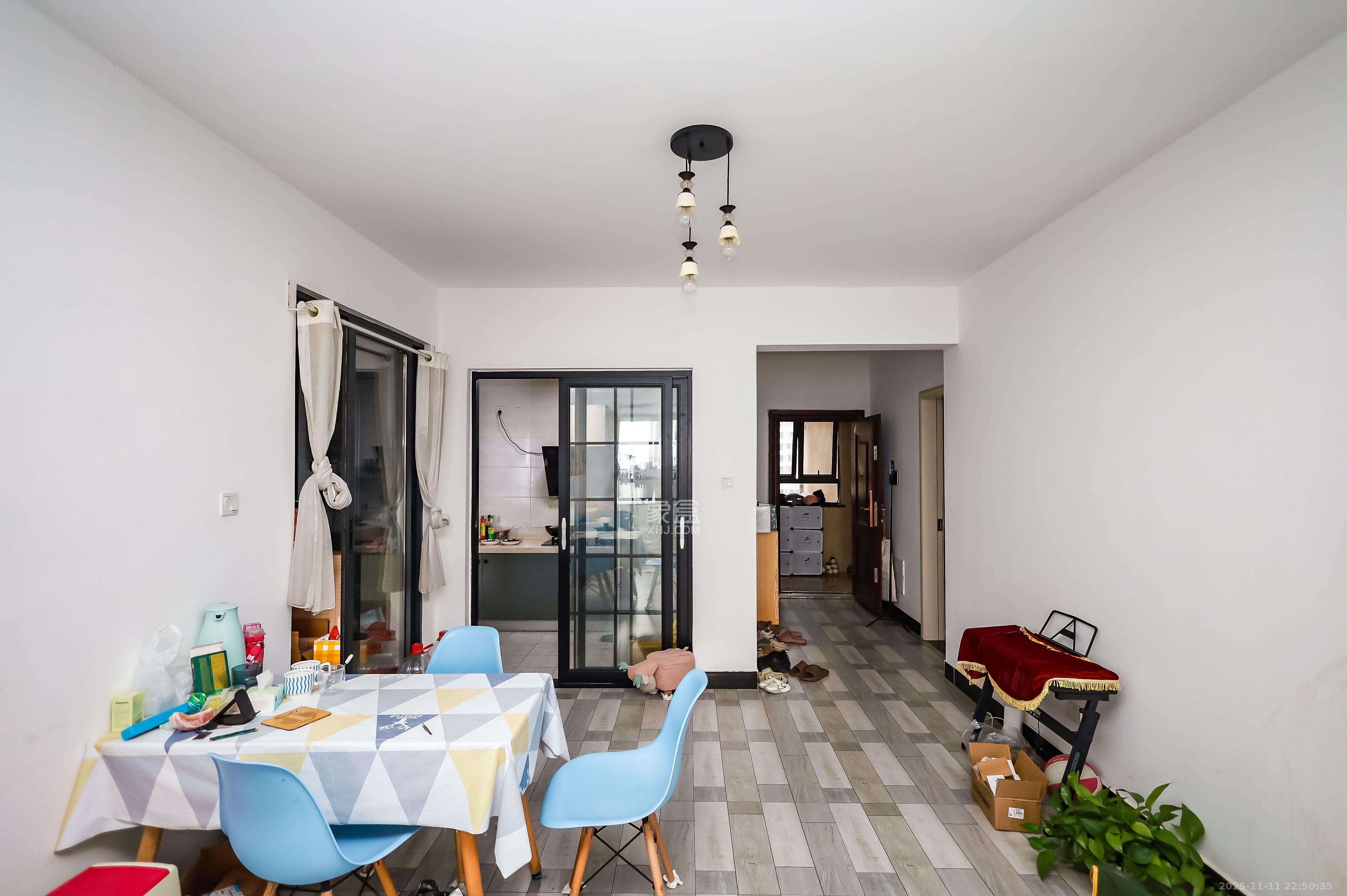 长房云时代  3室2厅1卫    2300.0元/月室内图