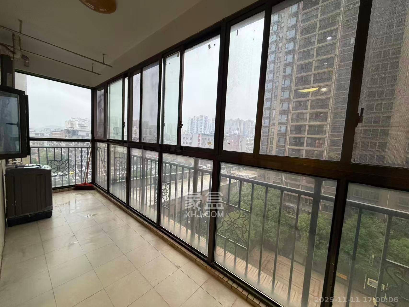 江山帝景哈佛  3室2厅2卫    2100.0元/月室内图