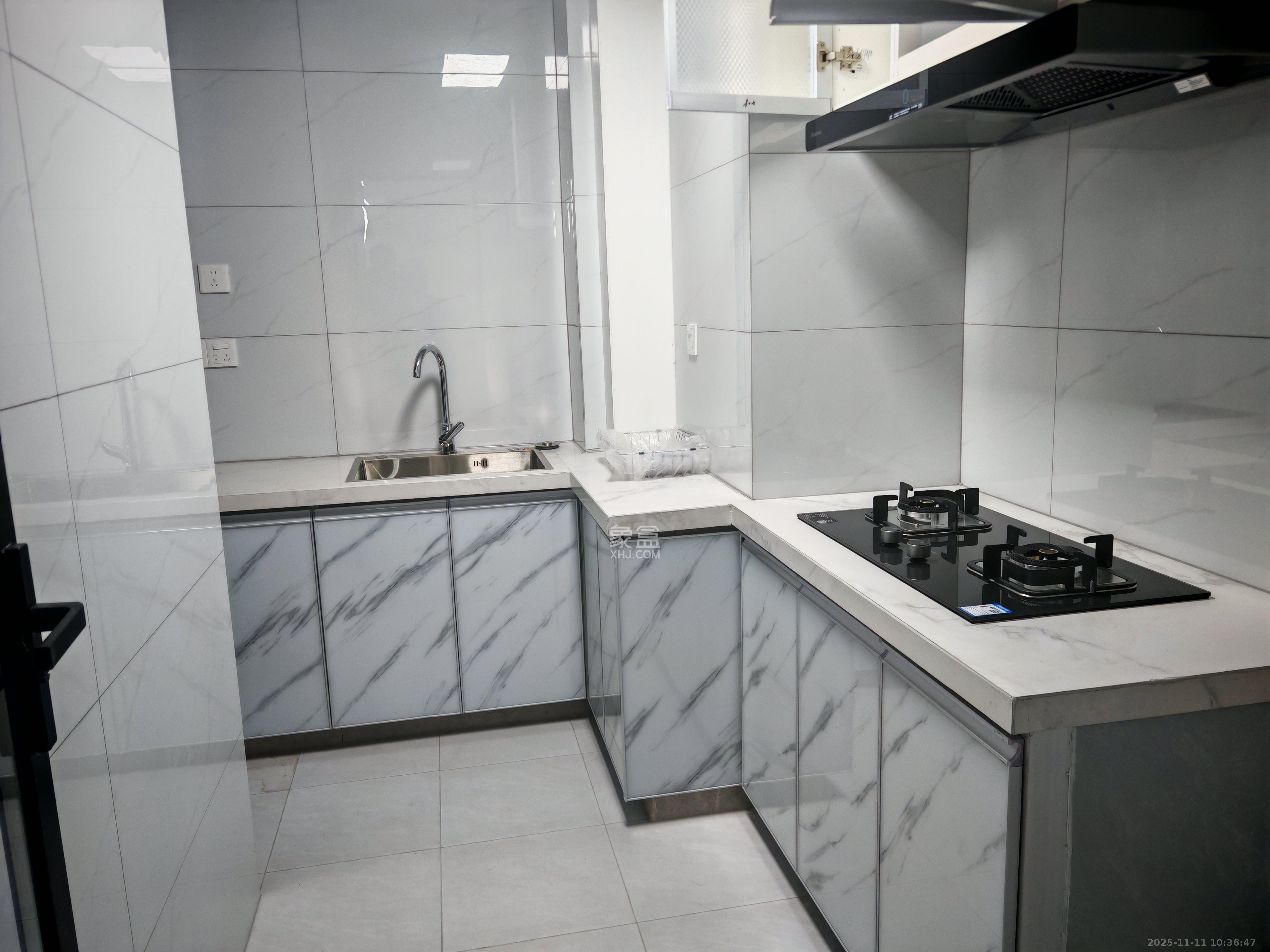 山水新城  2室2厅1卫    2000.0元/月室内图