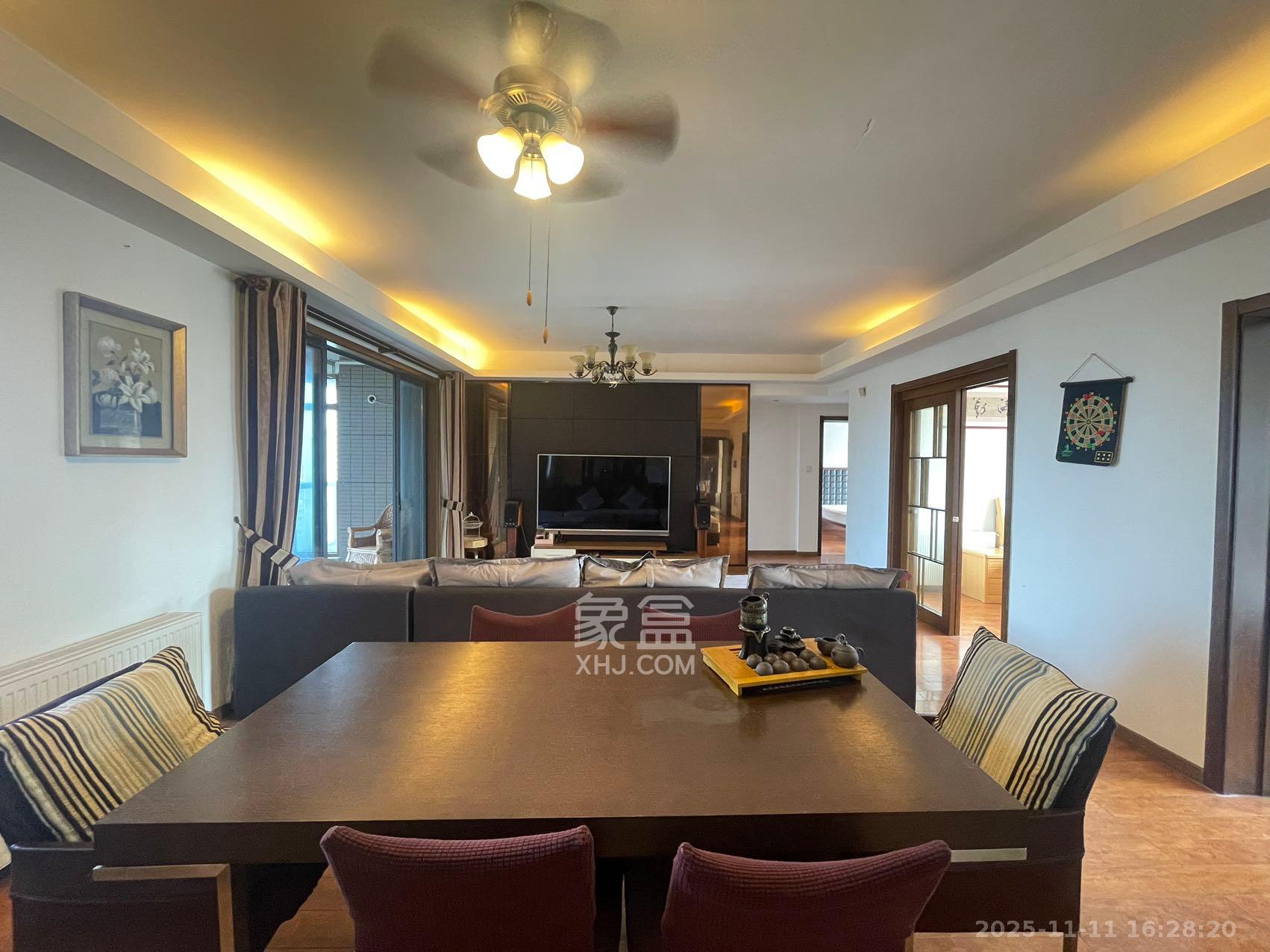 藏珑湖上国际花园  4室2厅2卫    5800.0元/月室内图