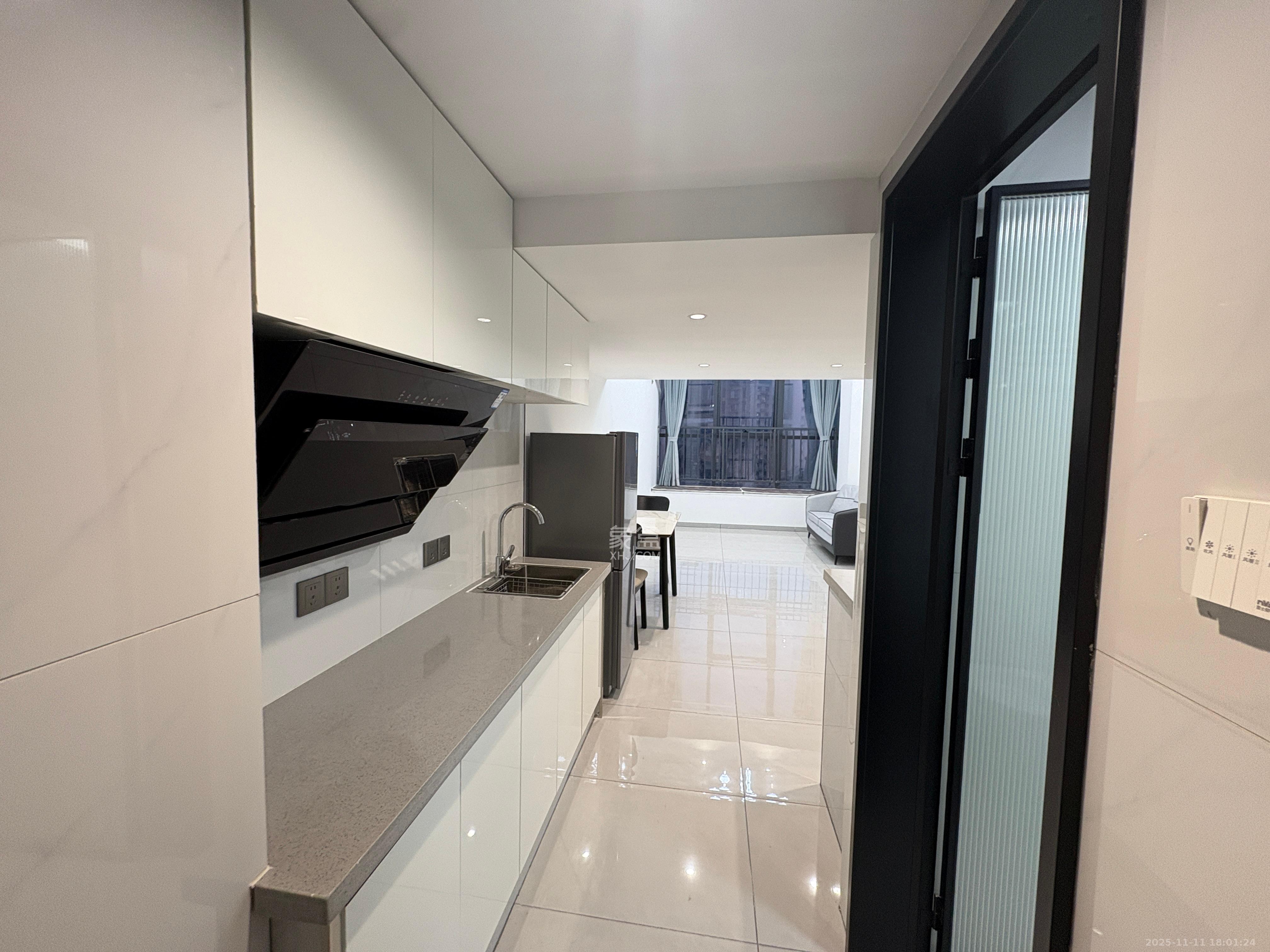 裕天国际商汇中心 1室0厅0卫 1800.0元/月 裕天国际商汇中心 1室0厅0卫 1800.0元/月室内图