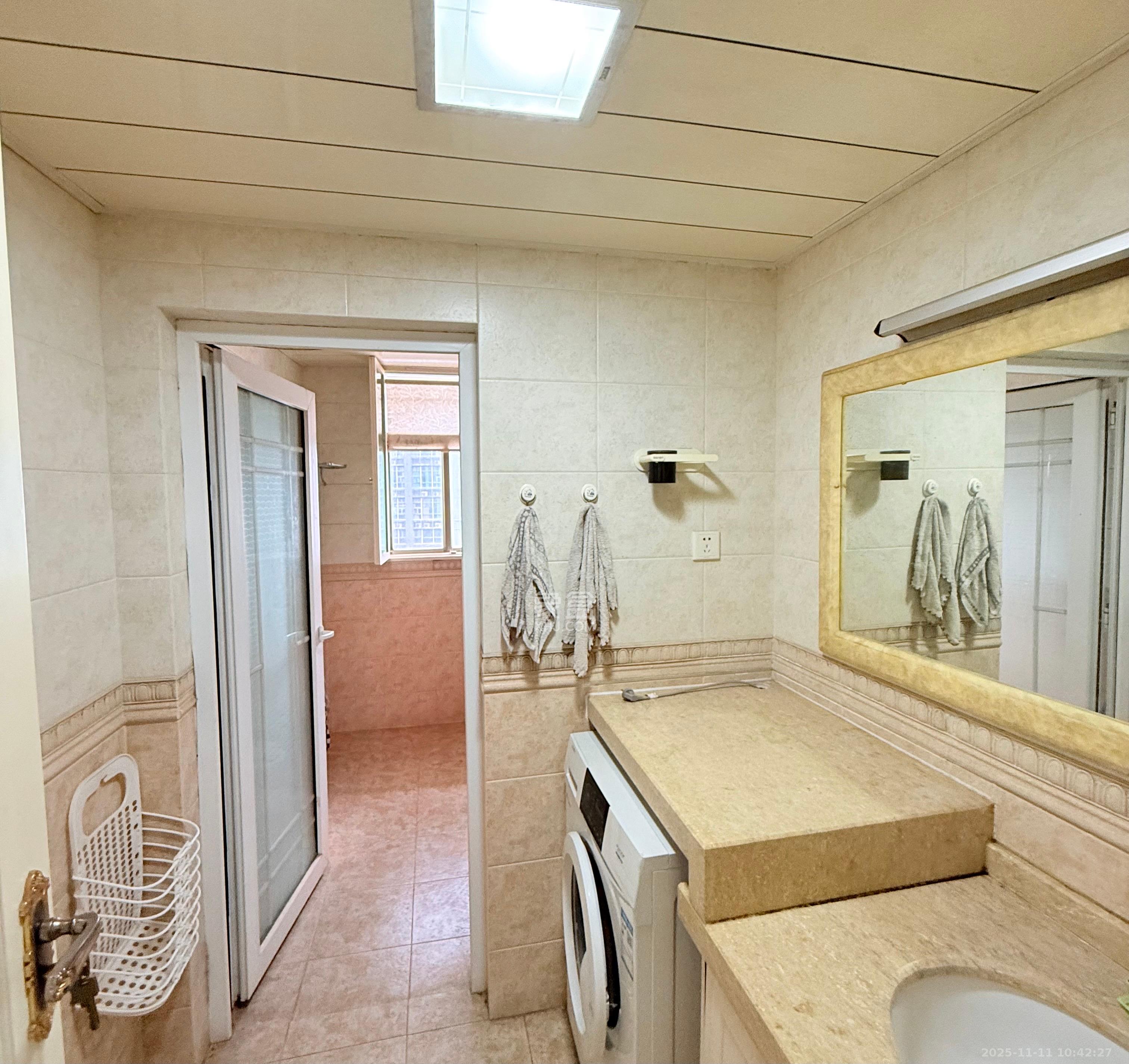 金色比华利  3室2厅2卫    2800.0元/月室内图