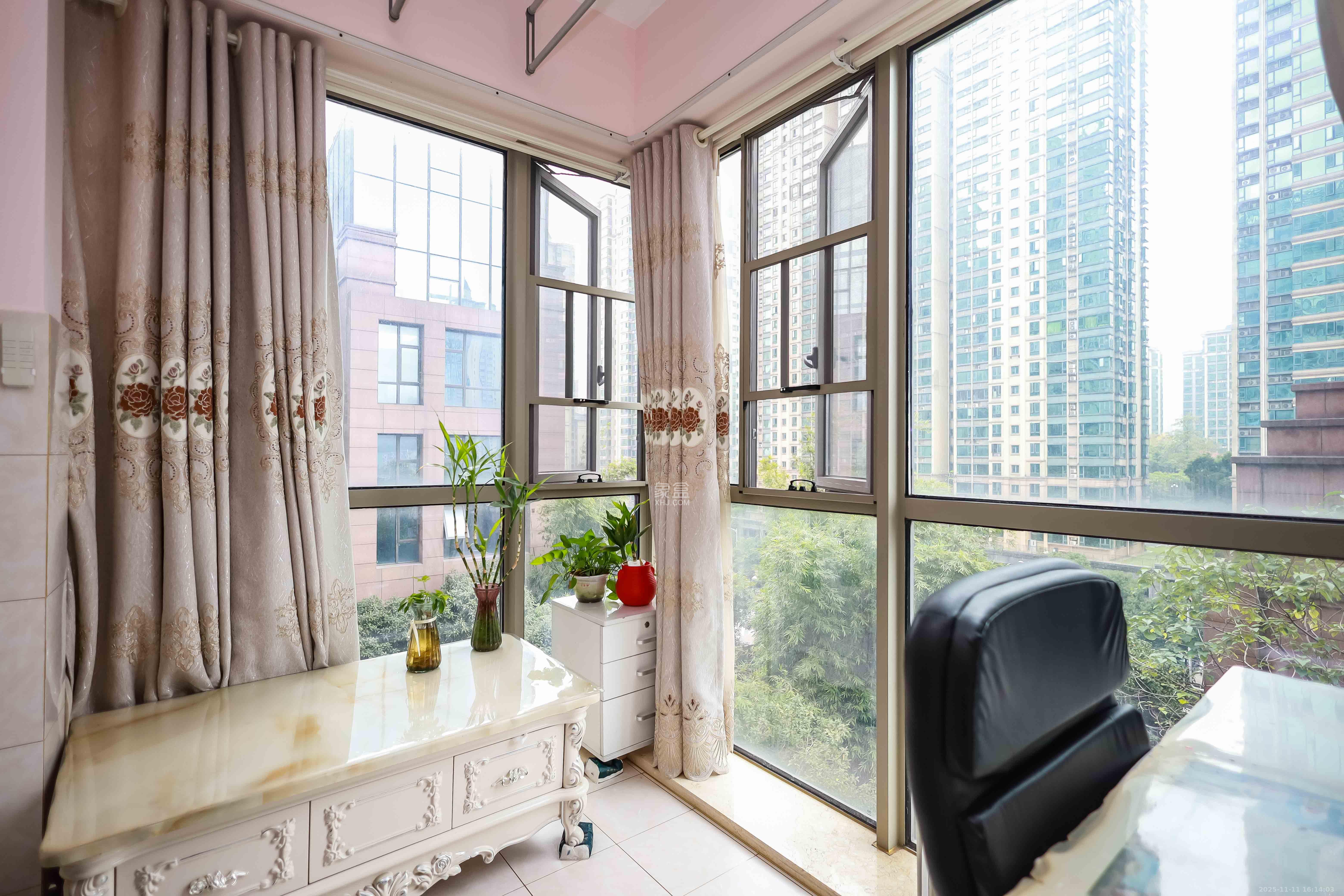 万象府台  3室2厅2卫    238.0万阳台