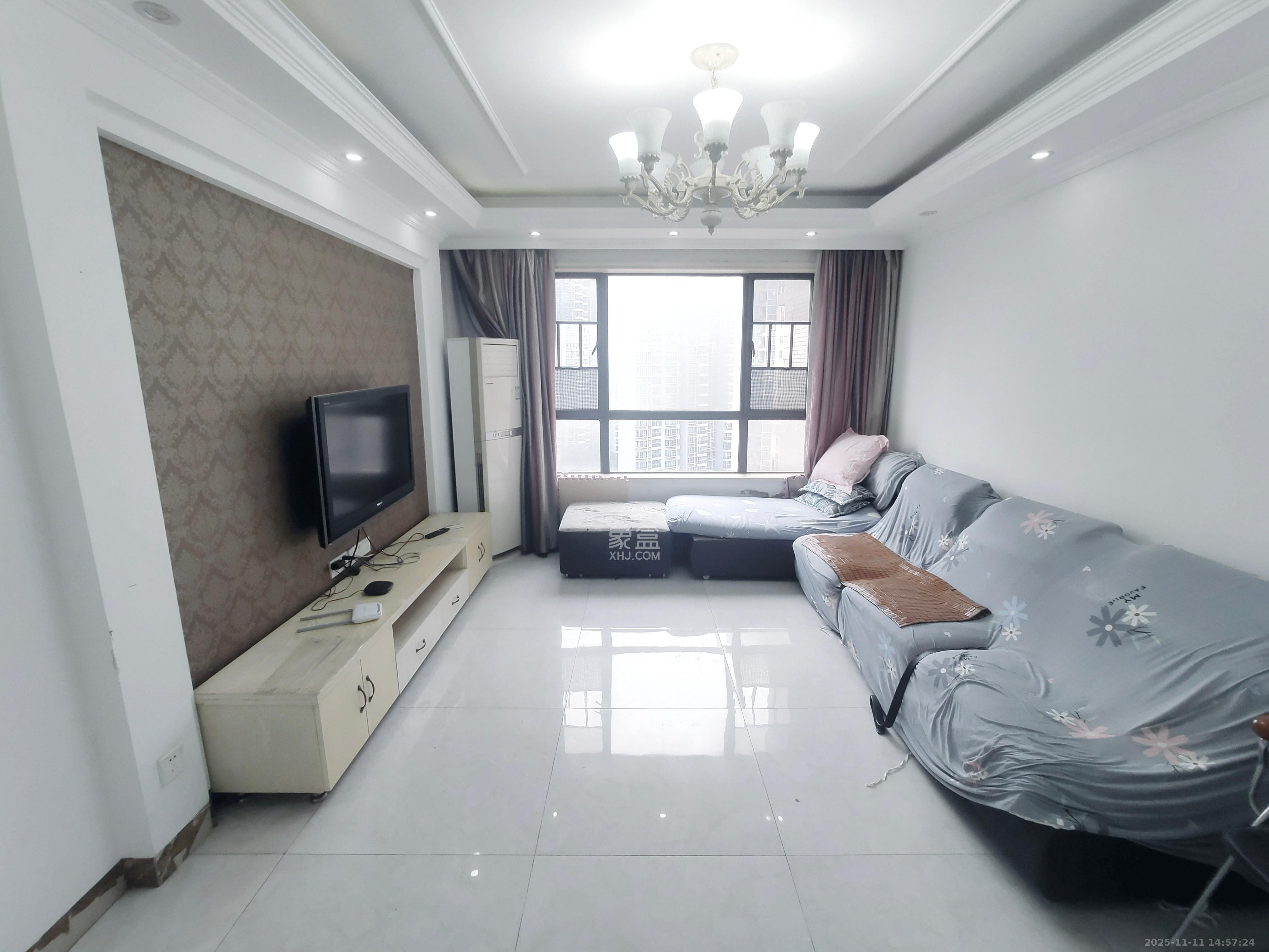 香江锦城  3室2厅1卫    2700.0元/月