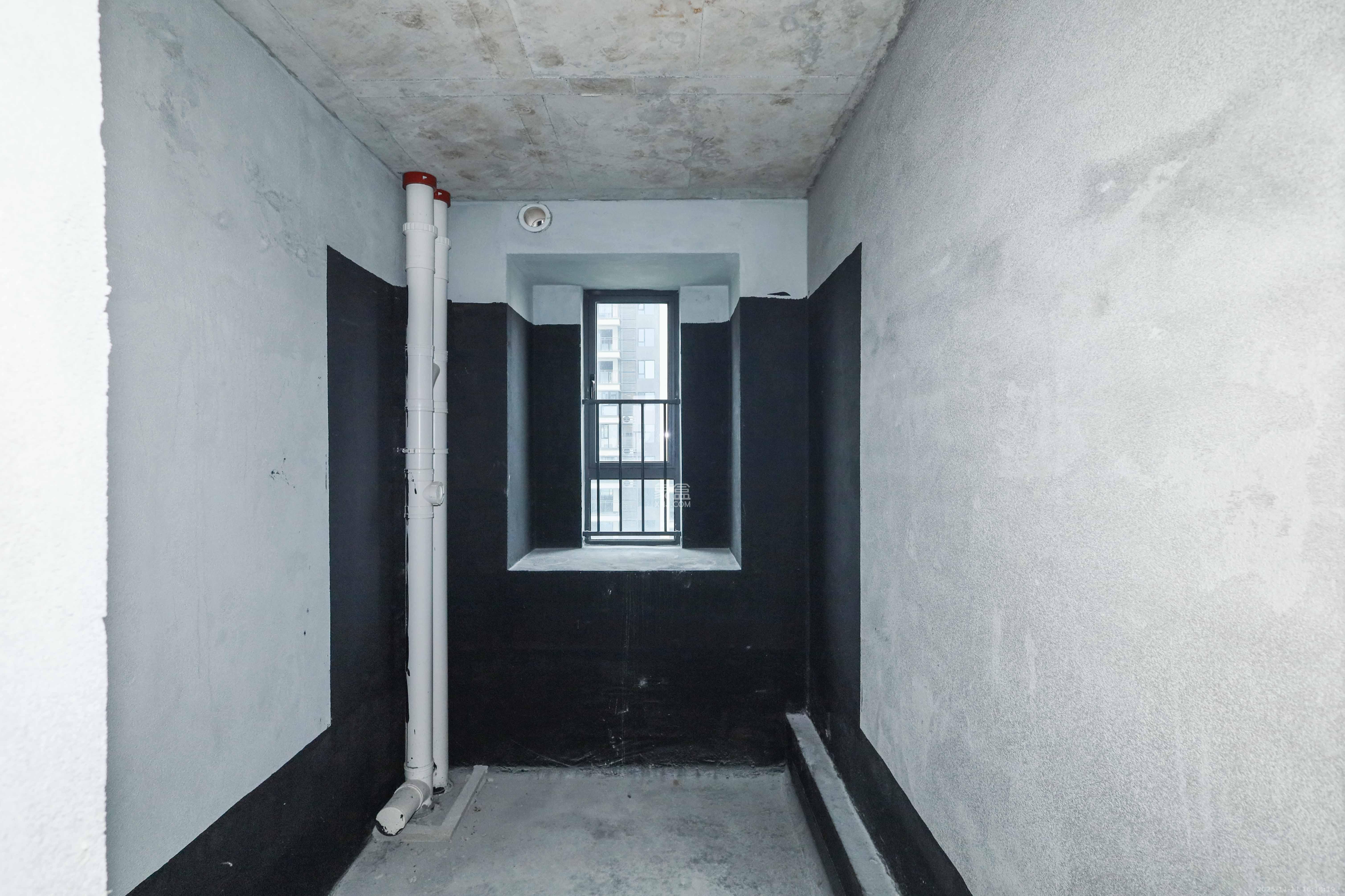 麓谷城市公园  4室2厅2卫    158.0万卫生间