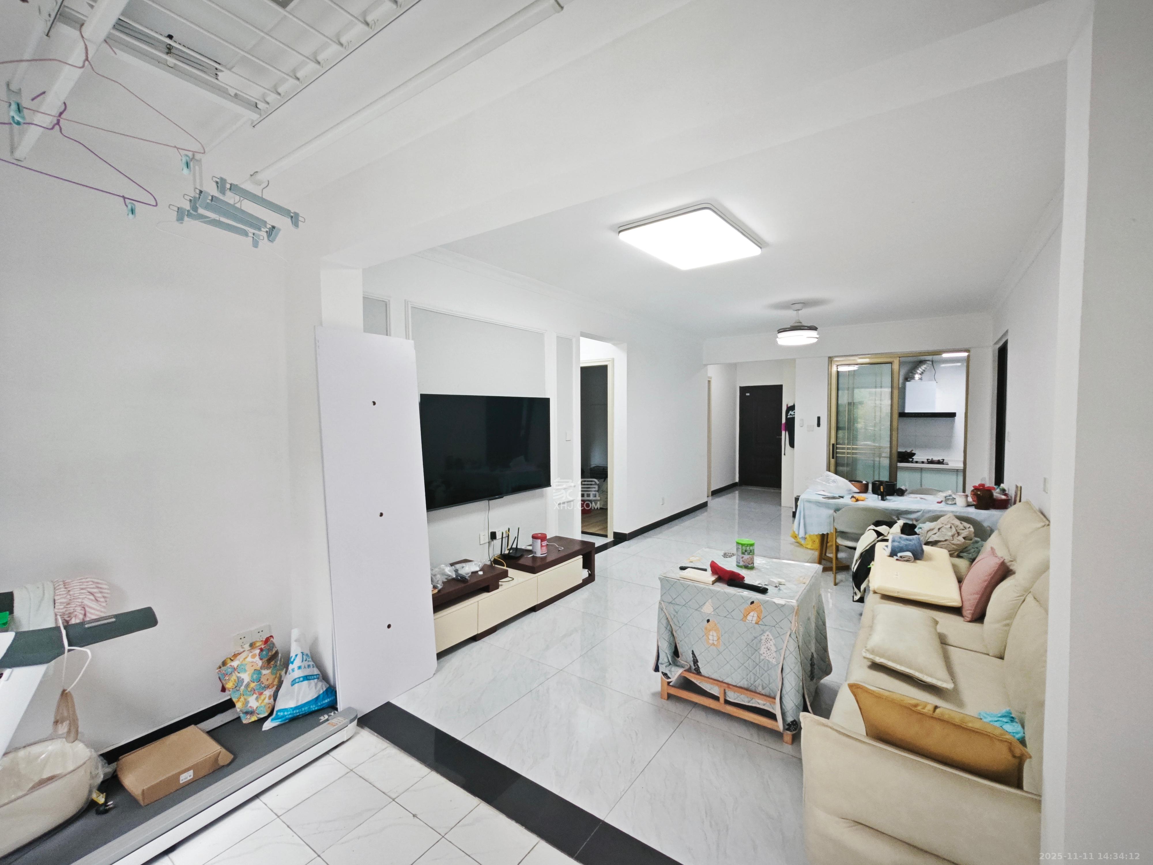 长房云时代 3室2厅1卫 1900.0元/月 长房云时代 3室2厅1卫 1900.0元/月室内图