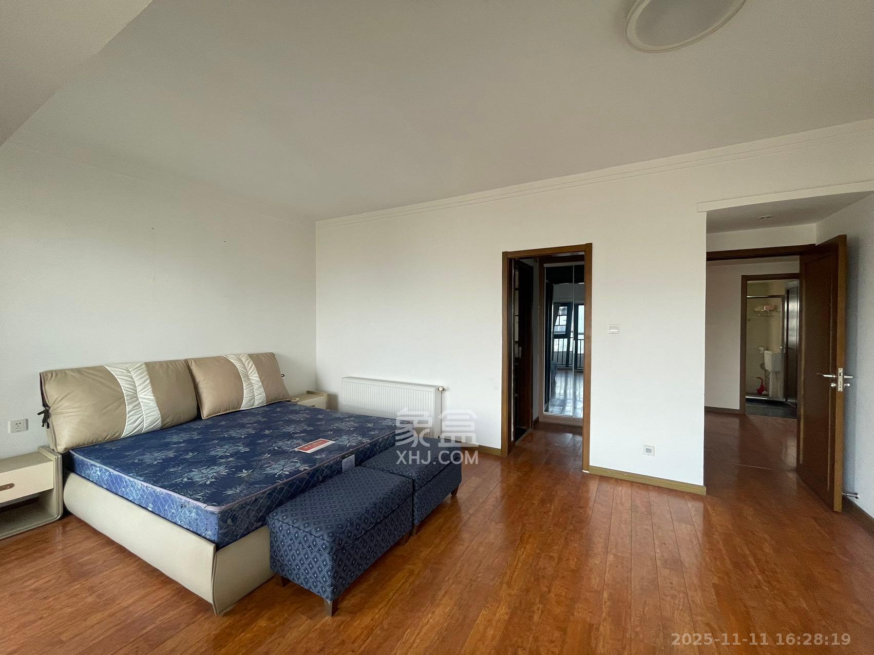 藏珑湖上国际花园  4室2厅2卫    5800.0元/月室内图