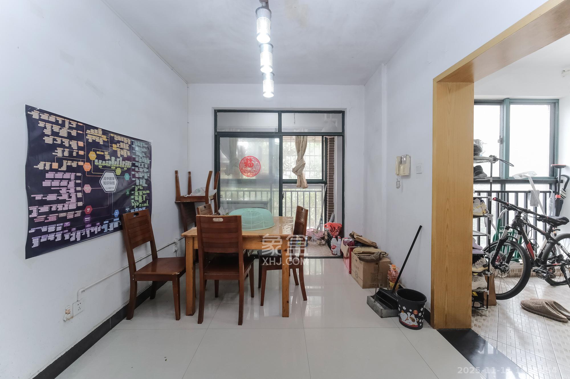 圆梦完美生活  4室2厅2卫    79.0万客厅