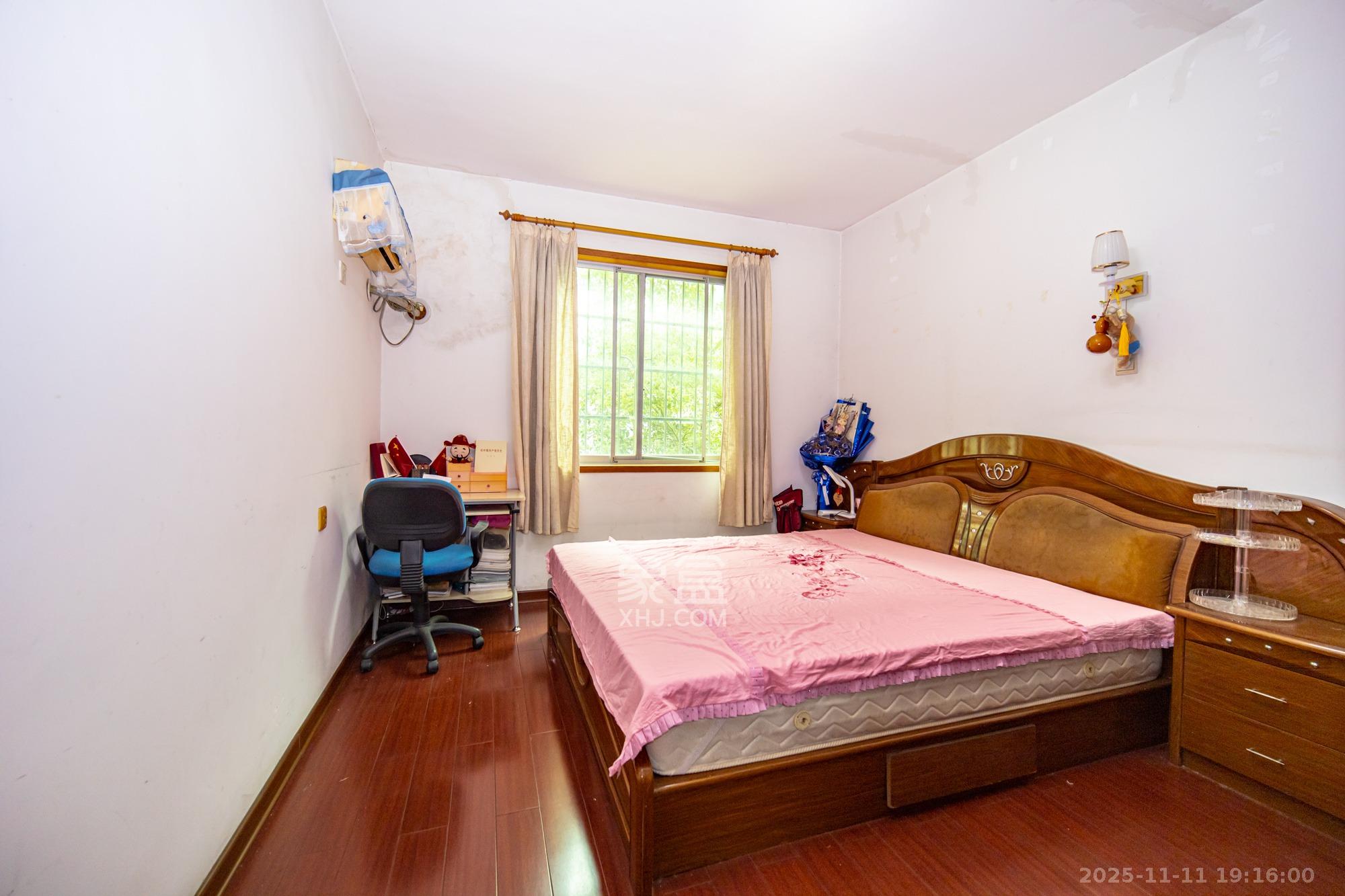 中南汽车世界  3室2厅1卫    38.8万卧室