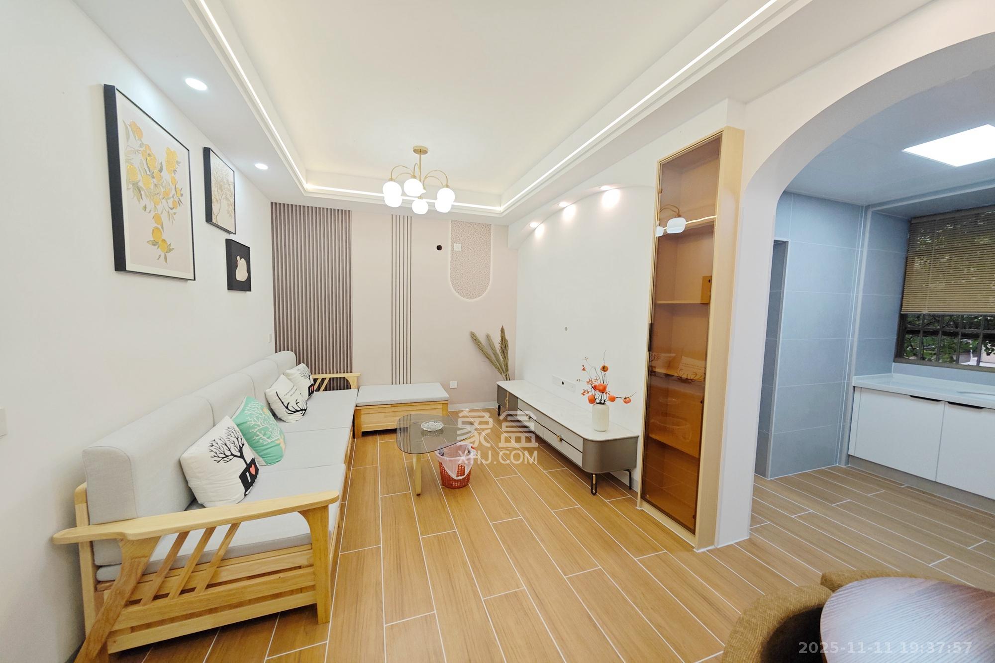 长重机械厂宿舍 2室2厅1卫 46.8万 长重机械厂宿舍 2室2厅1卫 46.8万客厅