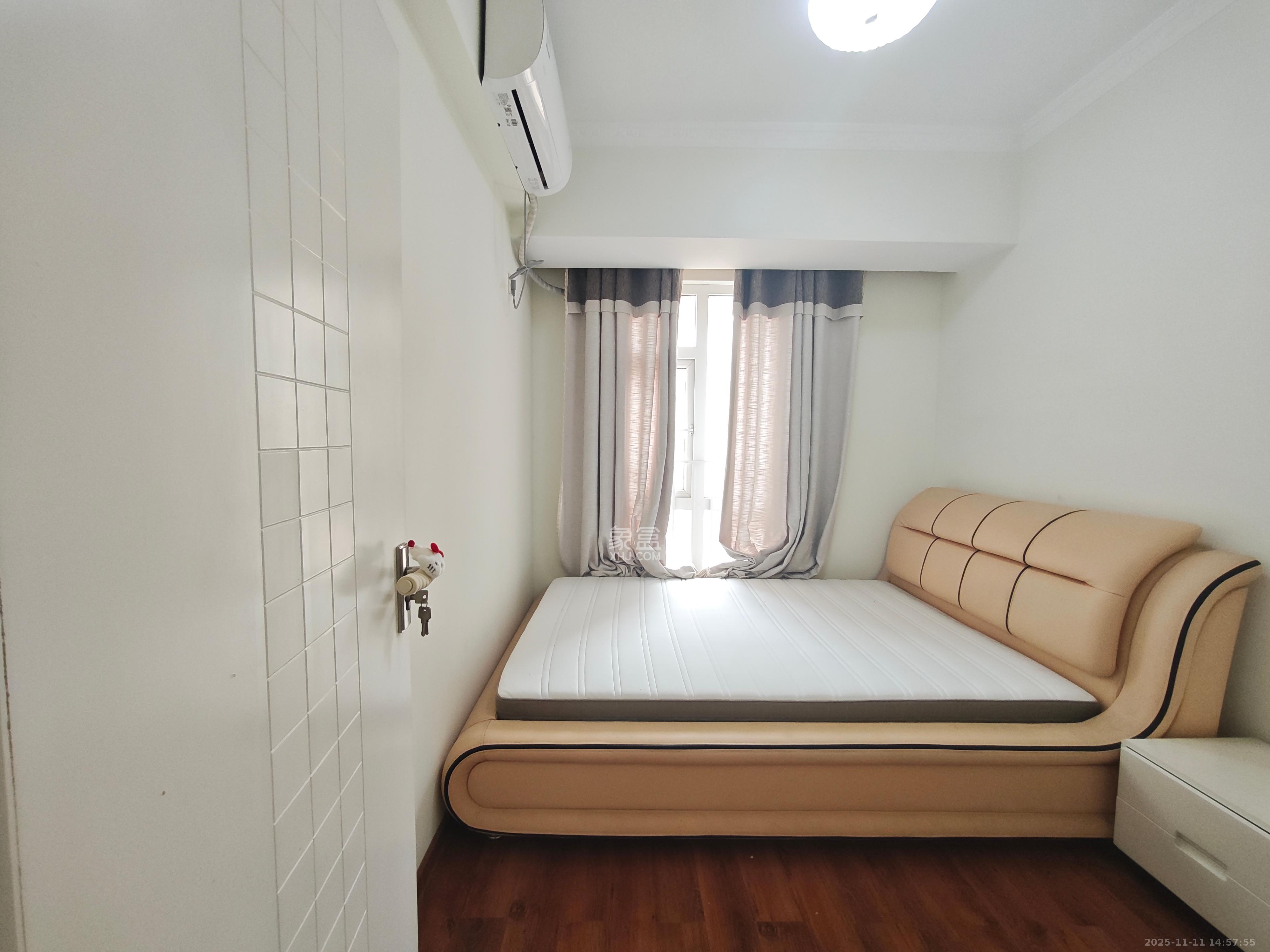 米兰春天  3室2厅1卫    2200.0元/月室内图