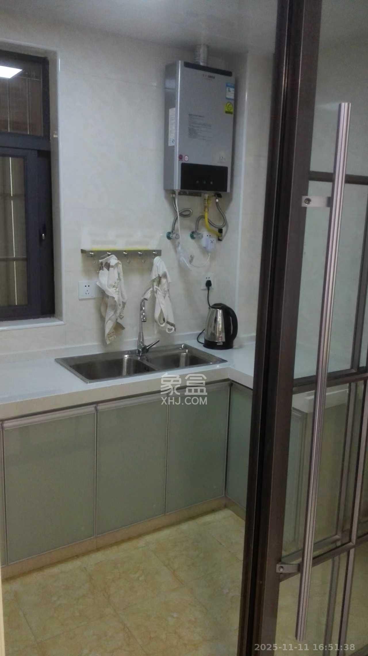 上峰苑(兰亭玥岛) 3室2厅1卫 2200.0元/月 上峰苑(兰亭玥岛) 3室2厅1卫 2200.0元/月室内图