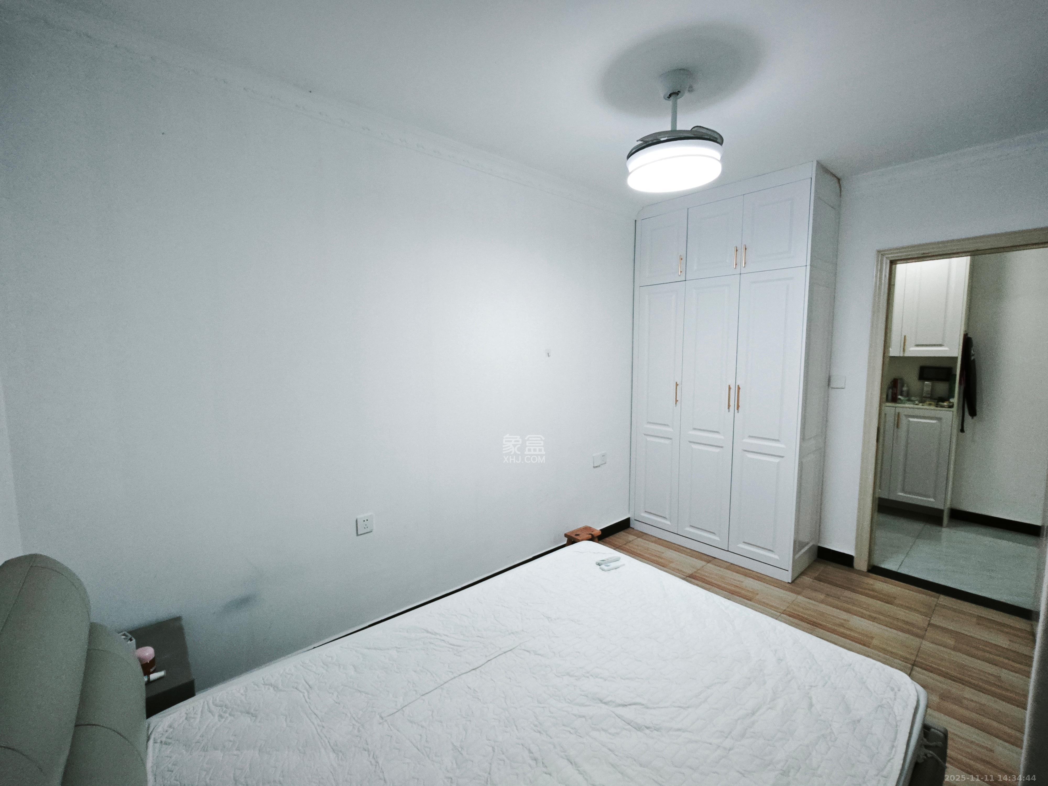 长房云时代 3室2厅1卫 1900.0元/月 长房云时代 3室2厅1卫 1900.0元/月室内图