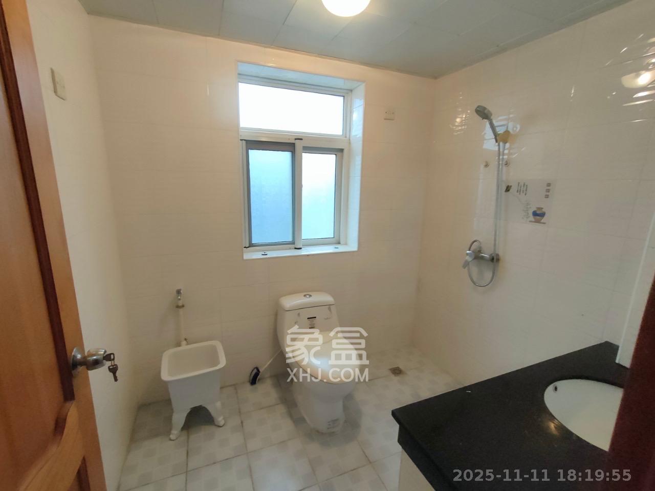 海利科院佳园 3室2厅1卫 2600.0元/月 海利科院佳园 3室2厅1卫 2600.0元/月室内图