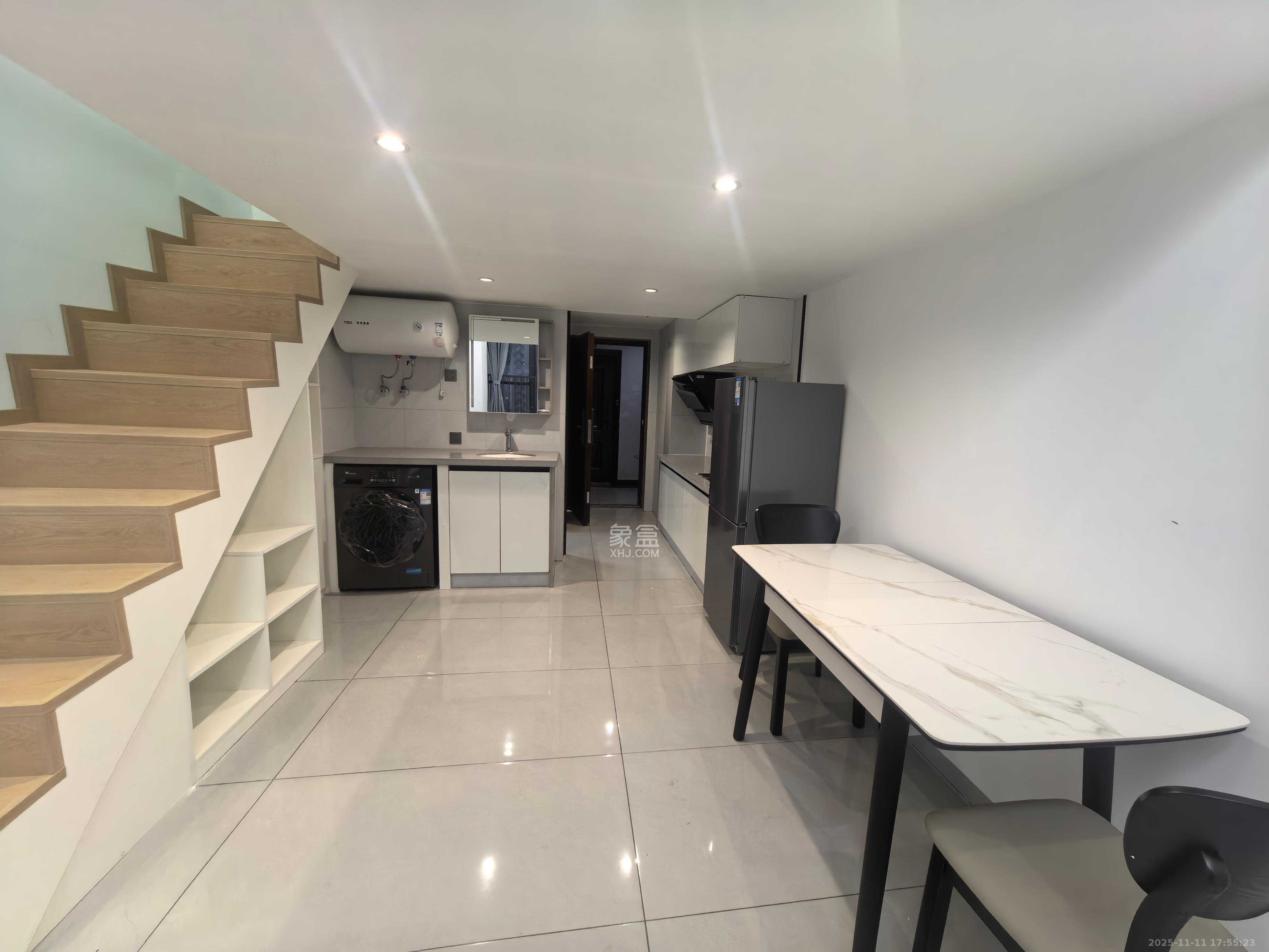 裕天国际商汇中心 1室1厅1卫 1800.0元/月 裕天国际商汇中心 1室1厅1卫 1800.0元/月室内图