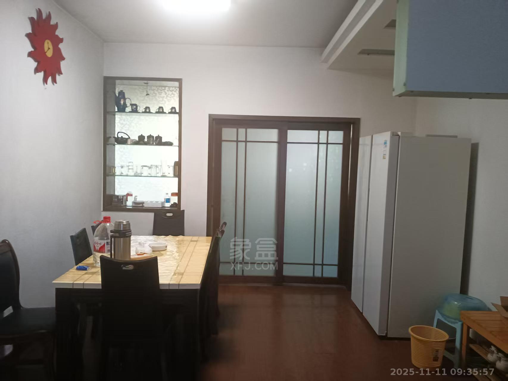 珠江丽园  3室2厅2卫    1700.0元/月