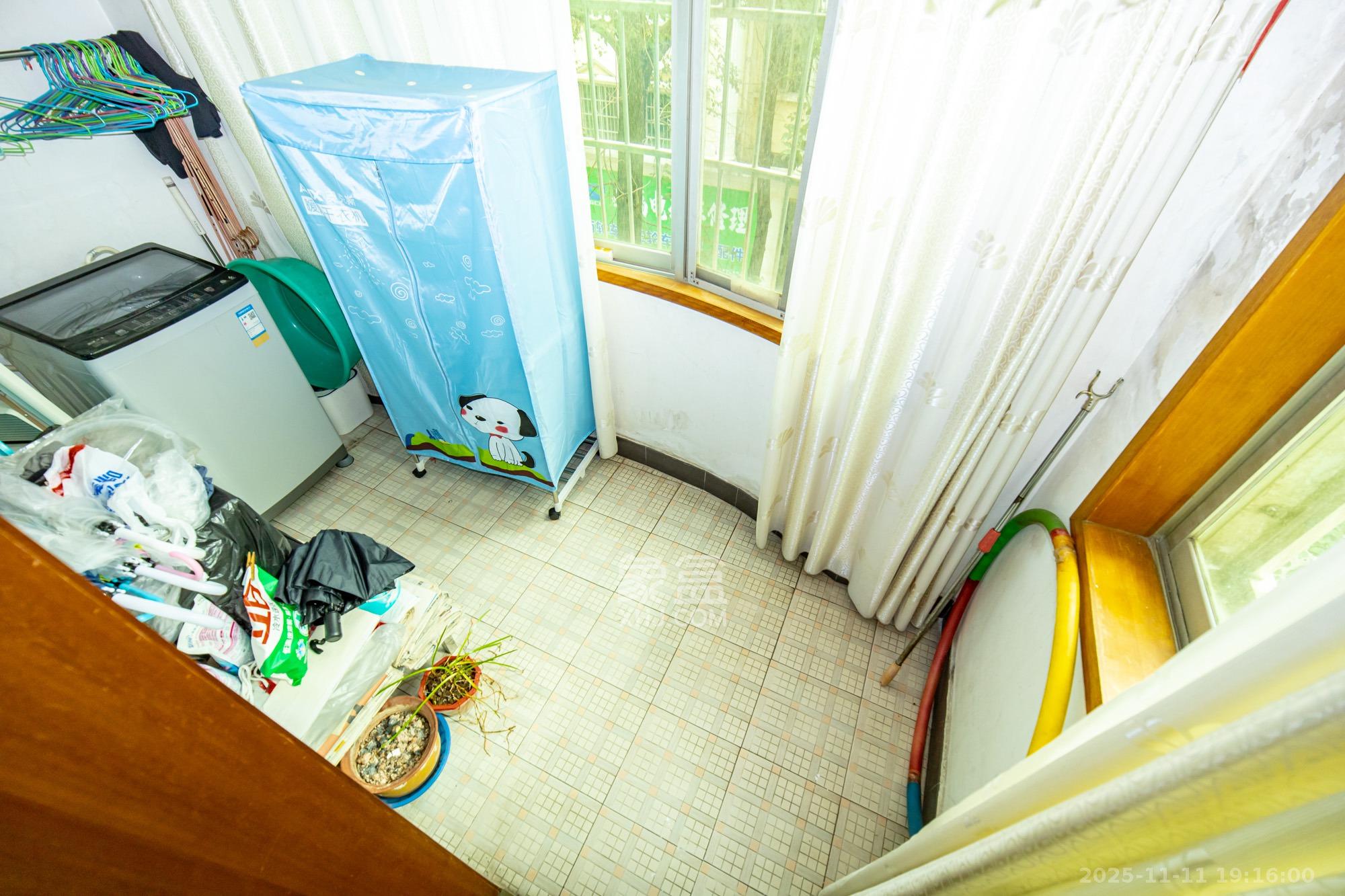 中南汽车世界  3室2厅1卫    38.8万阳台