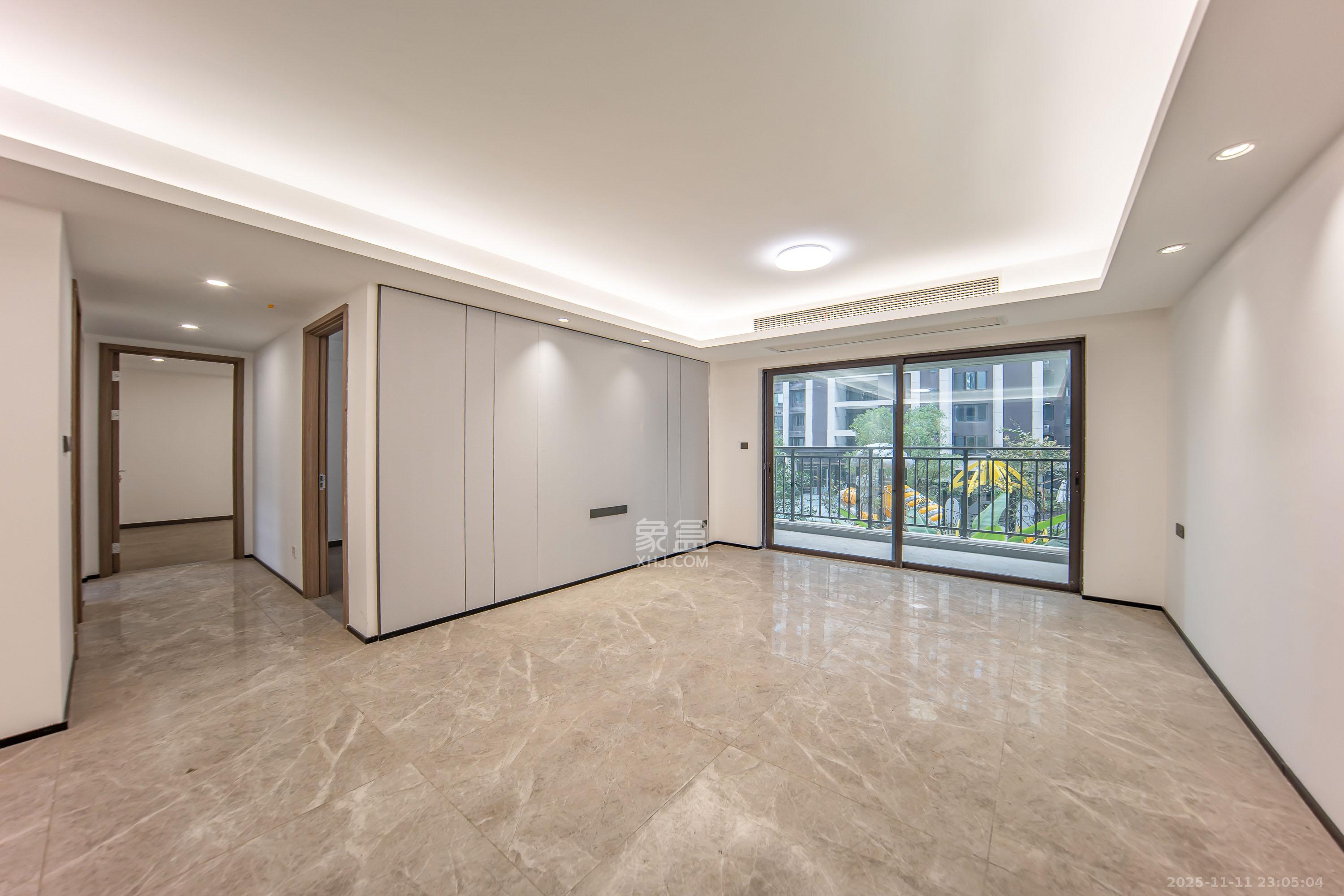 旭辉国宸府  3室2厅2卫    112.0万客厅