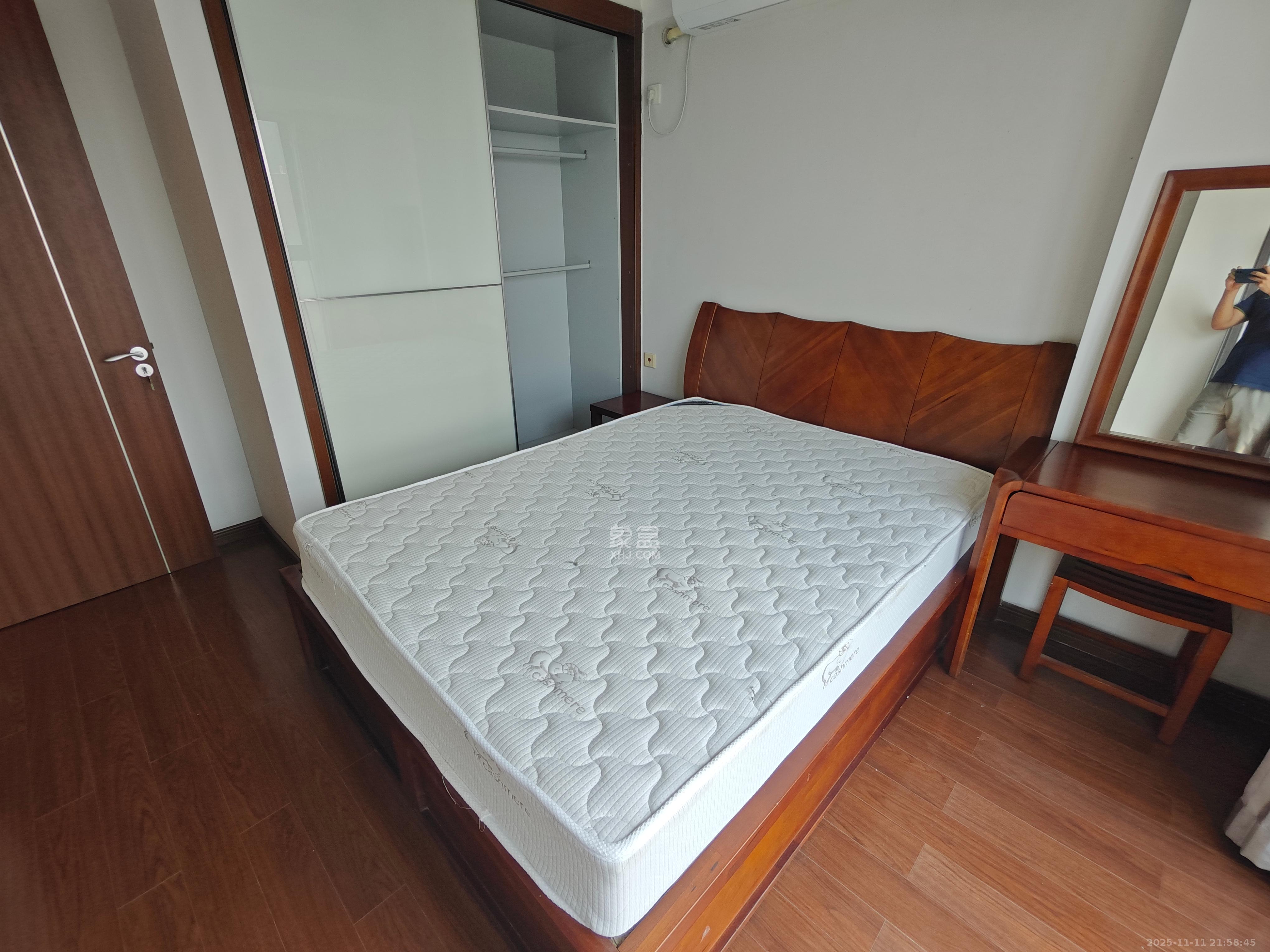 万科城 3室2厅1卫 2500.0元/月 万科城 3室2厅1卫 2500.0元/月室内图