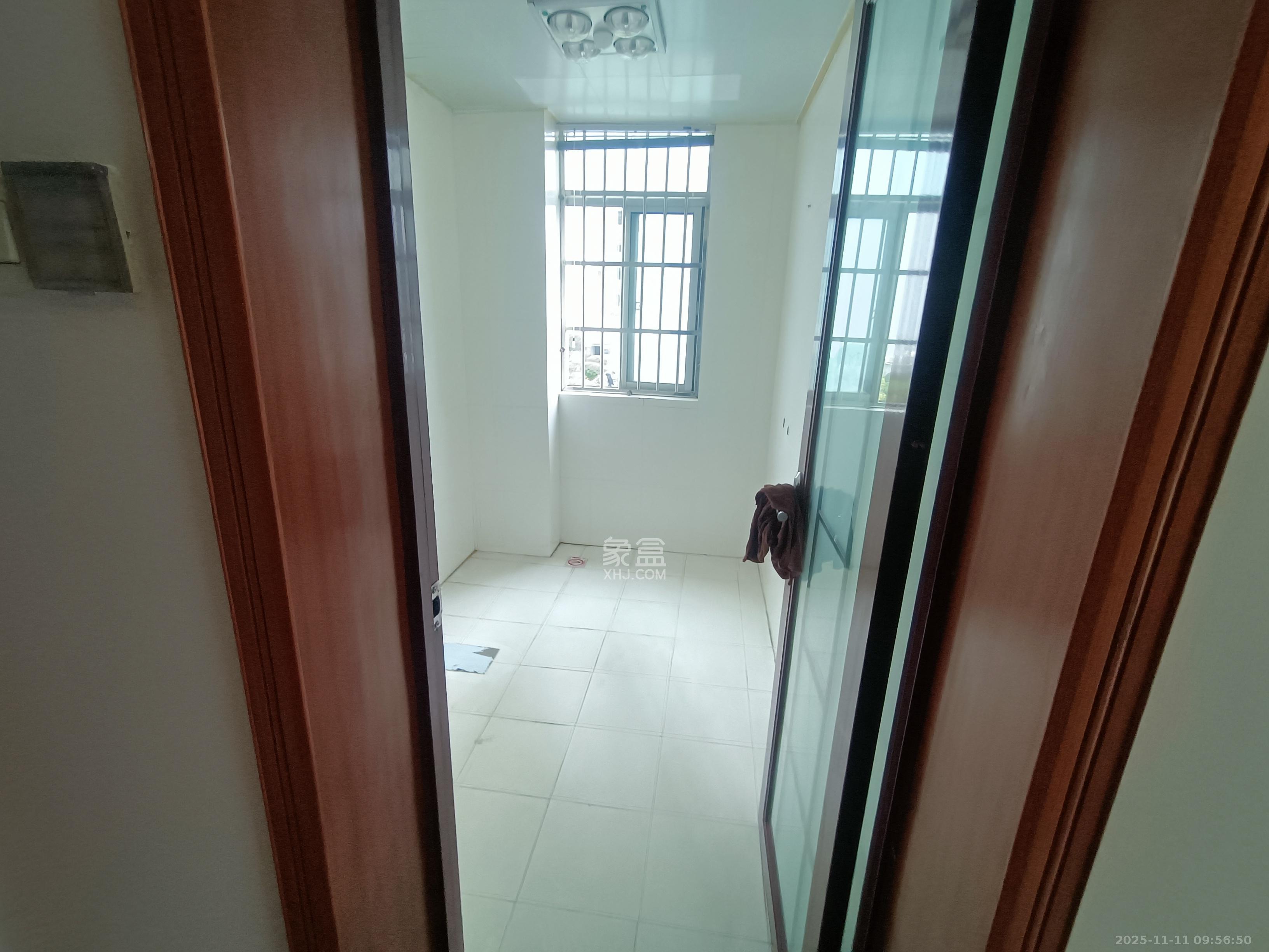 高桥现代商贸城  3室2厅2卫    3800.0元/月