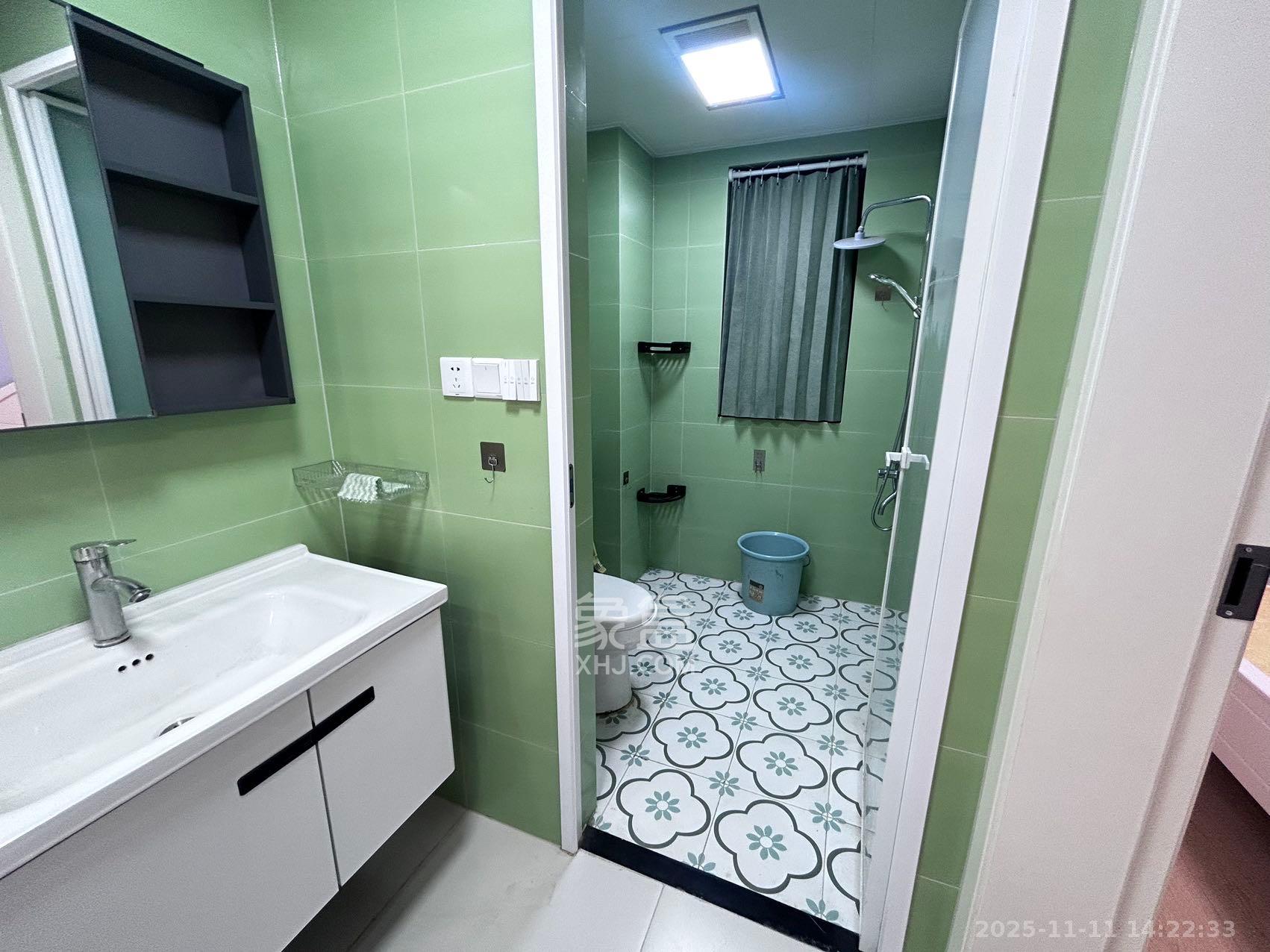 阳光城尚东湾蓝莓苑 3室2厅1卫 2500.0元/月 阳光城尚东湾蓝莓苑 3室2厅1卫 2500.0元/月室内图