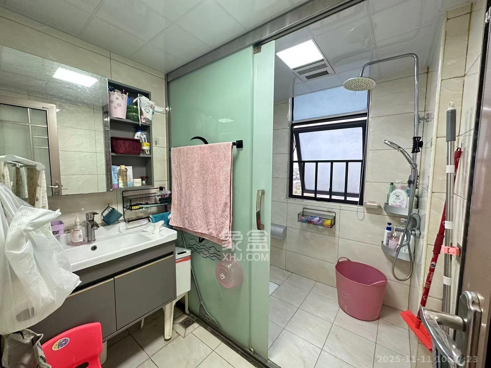 嘉雨兴园 3室2厅2卫 4000.0元/月 嘉雨兴园 3室2厅2卫 4000.0元/月室内图