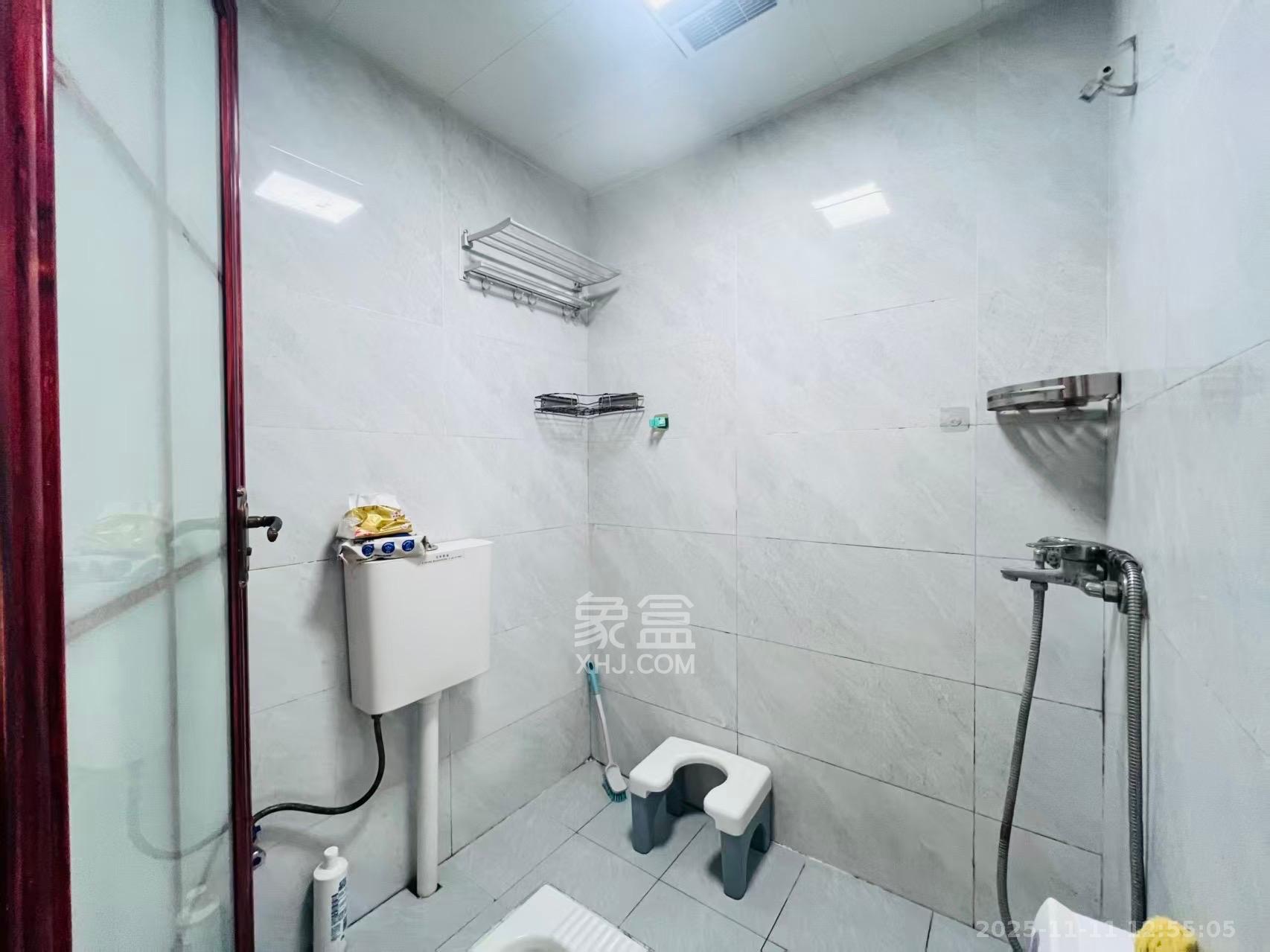 洋湖景园 2室2厅1卫 2100.0元/月 洋湖景园 2室2厅1卫 2100.0元/月室内图