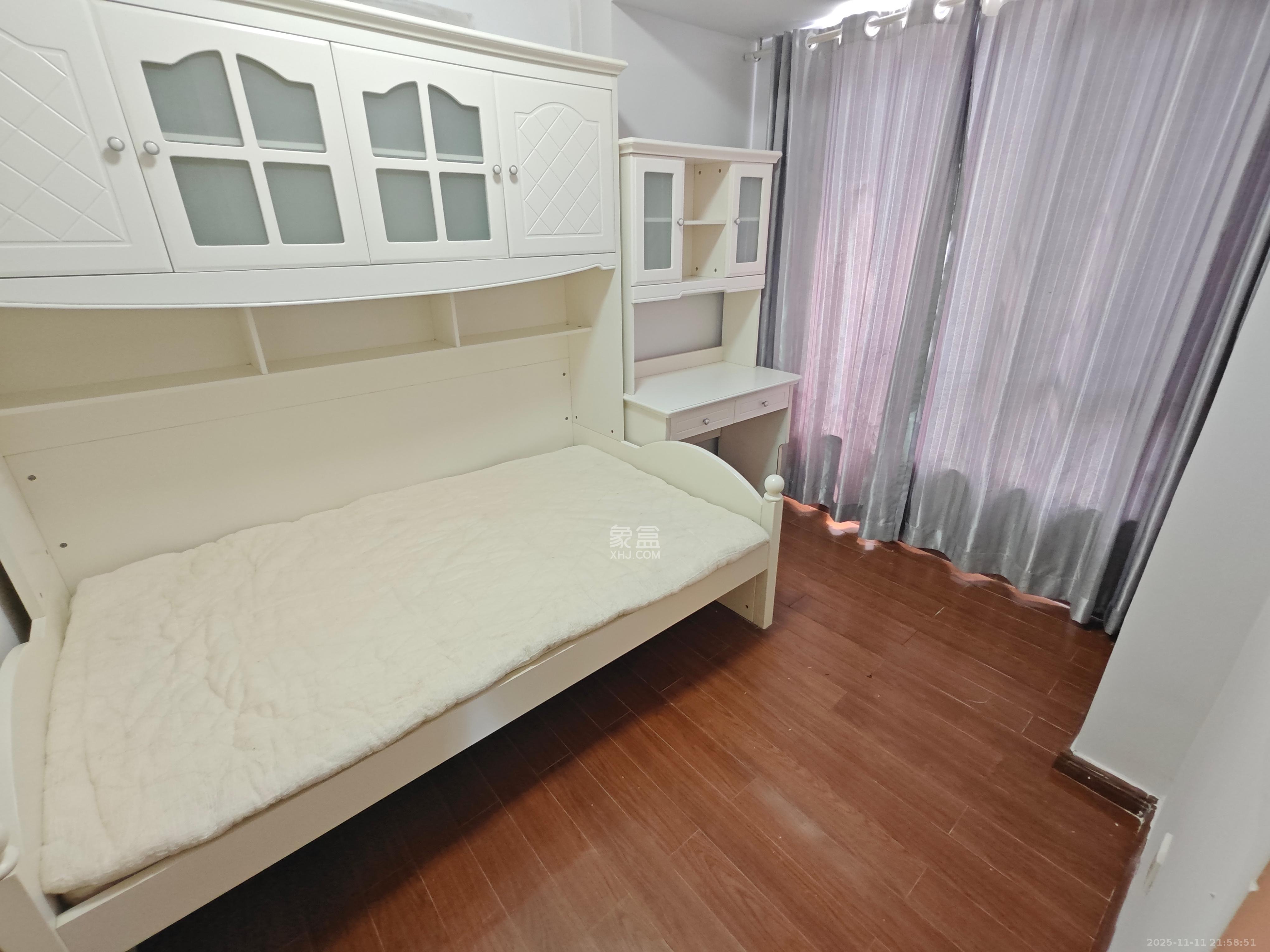 万科城 3室2厅1卫 2500.0元/月 万科城 3室2厅1卫 2500.0元/月室内图