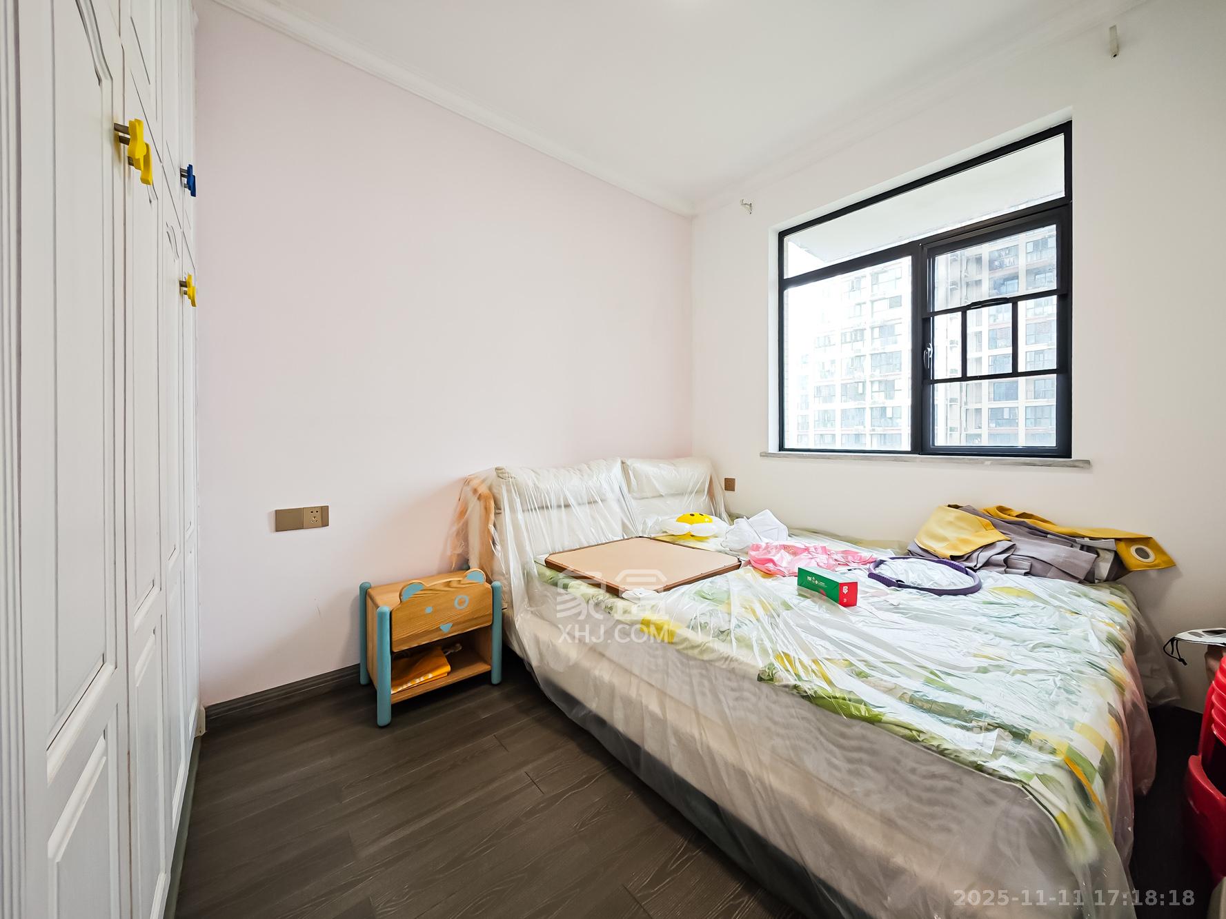 幸福考拉789  4室2厅2卫    135.0万卧室