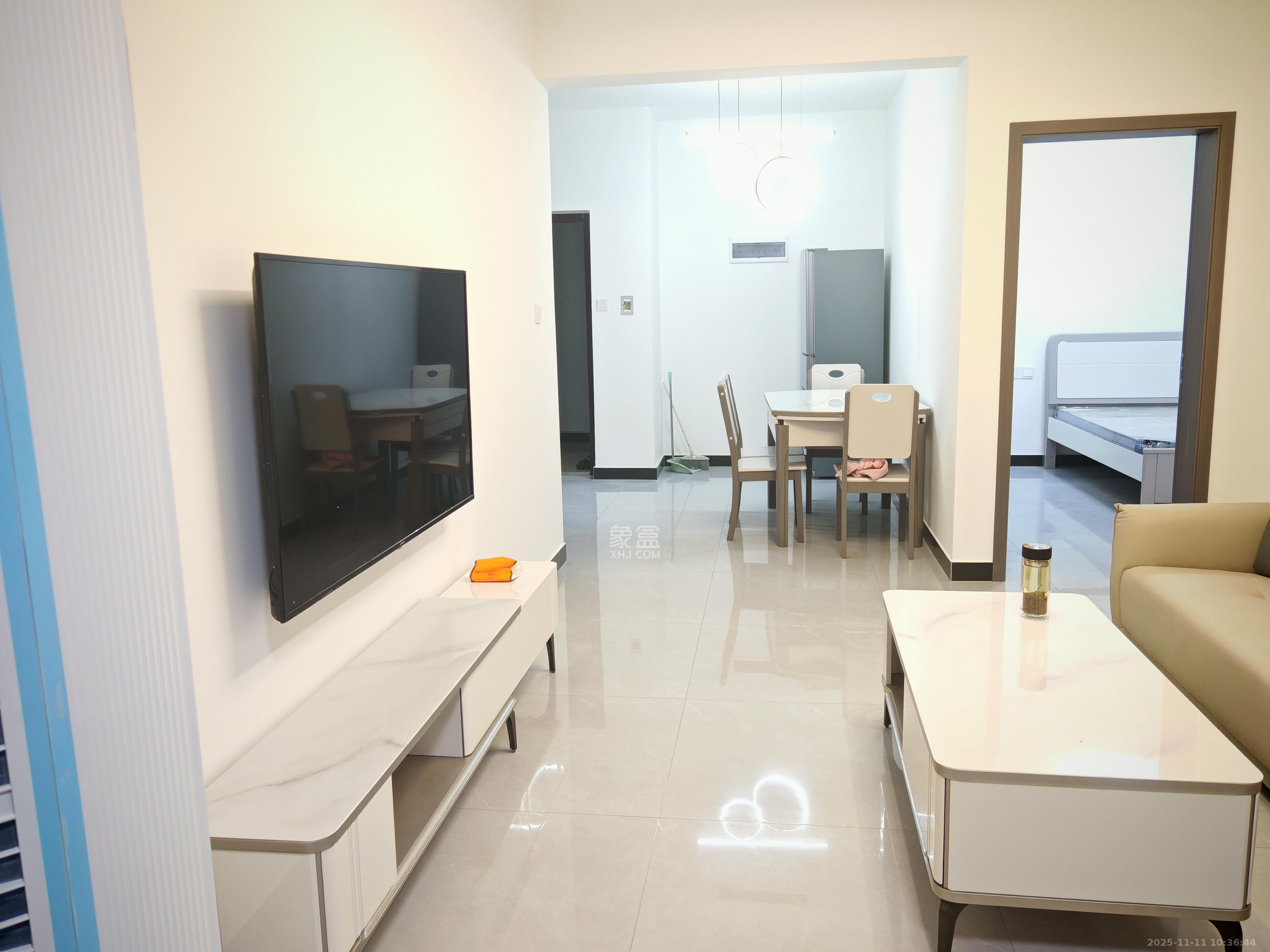 山水新城  2室2厅1卫    2000.0元/月室内图