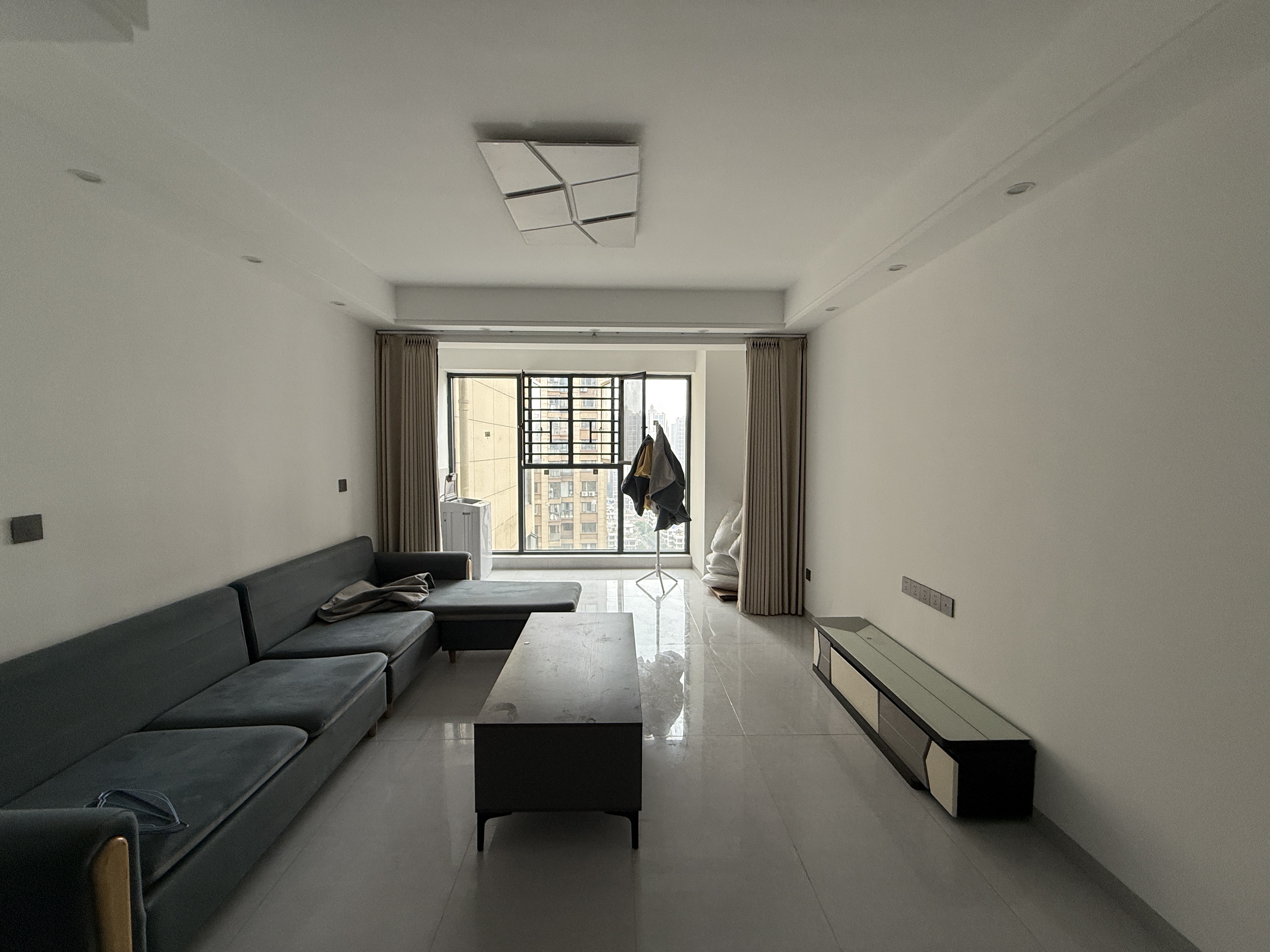 嘉宇银杉(嘉宇西苑) 3室2厅2卫 2300.0元/月 嘉宇银杉(嘉宇西苑) 3室2厅2卫 2300.0元/月户型图