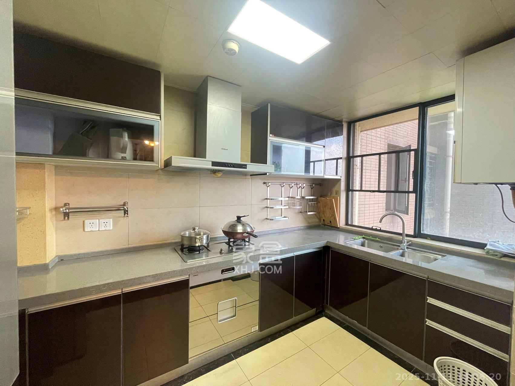 藏珑湖上国际花园  4室2厅2卫    5800.0元/月室内图