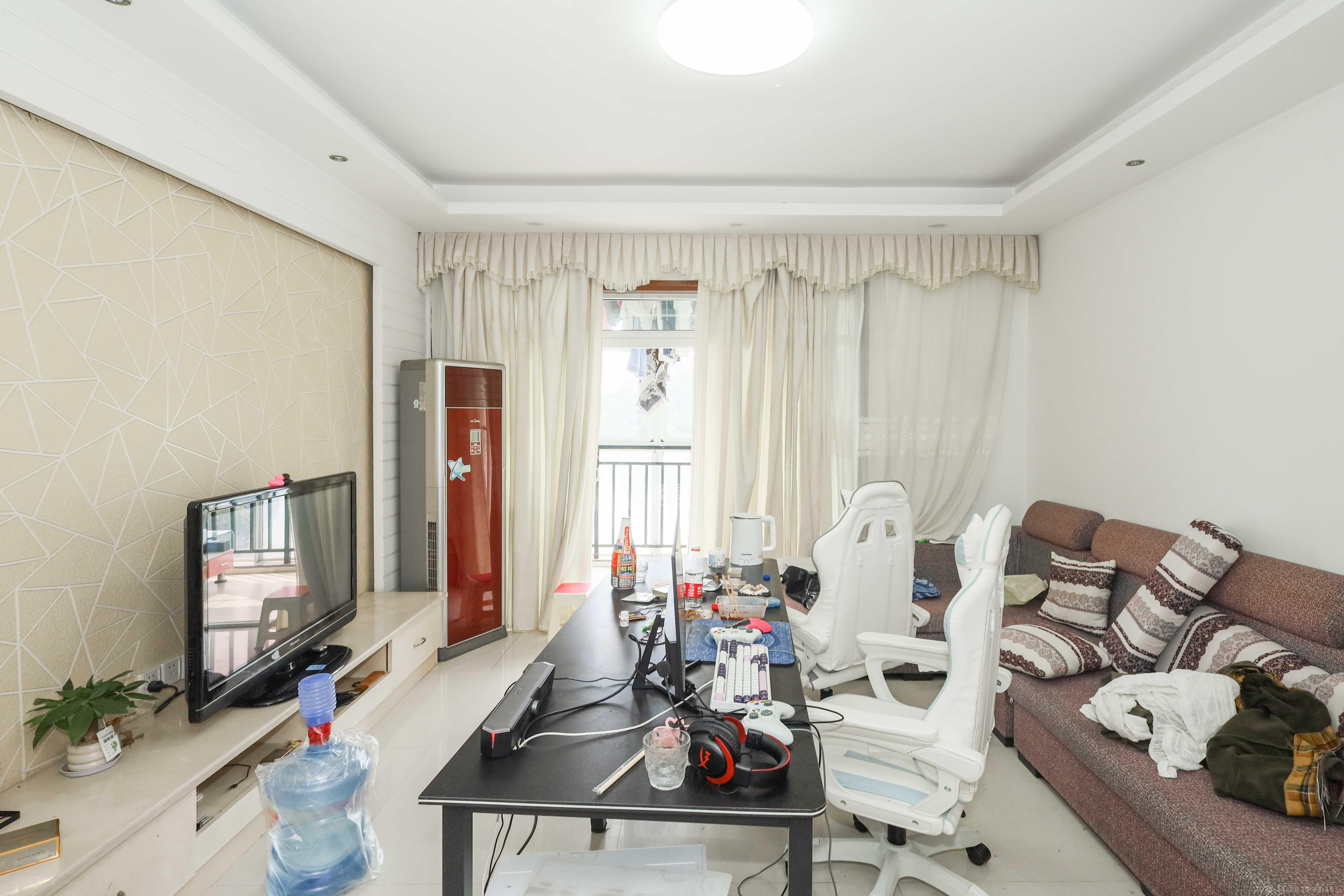 麓山润城 2室2厅1卫 2000.0元/月 麓山润城 2室2厅1卫 2000.0元/月室内图