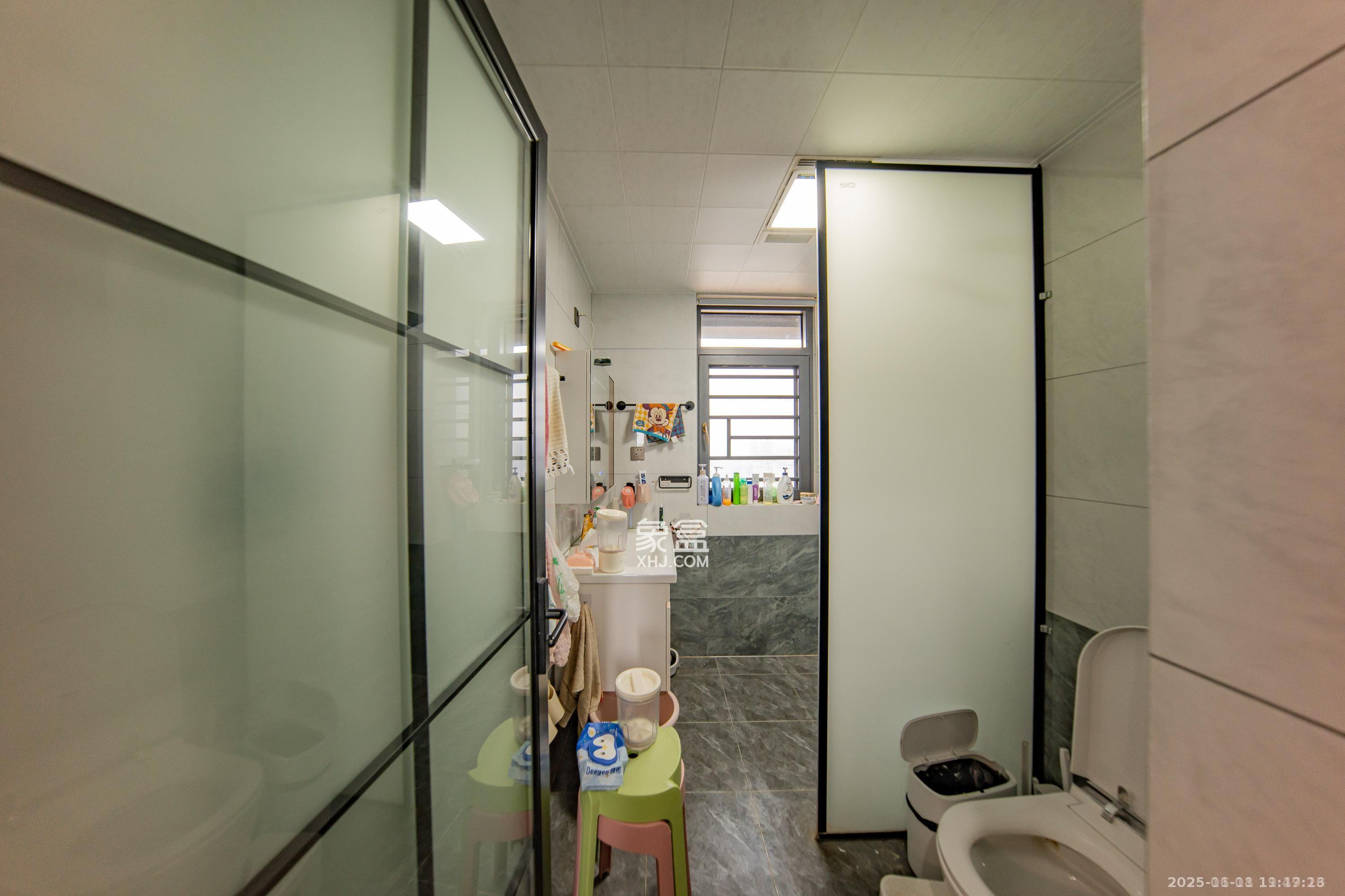 枫华府第  3室2厅1卫    2300.0元/月室内图