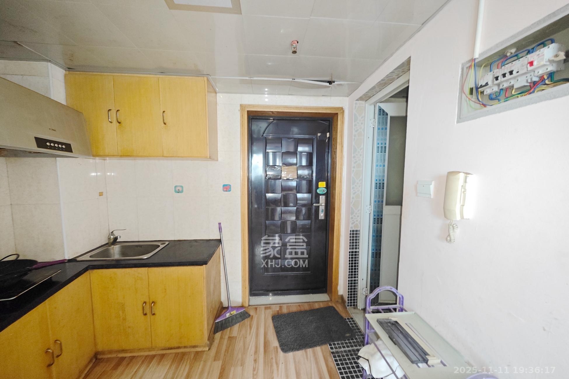 2076至高点  1室0厅1卫    16.8万厨房