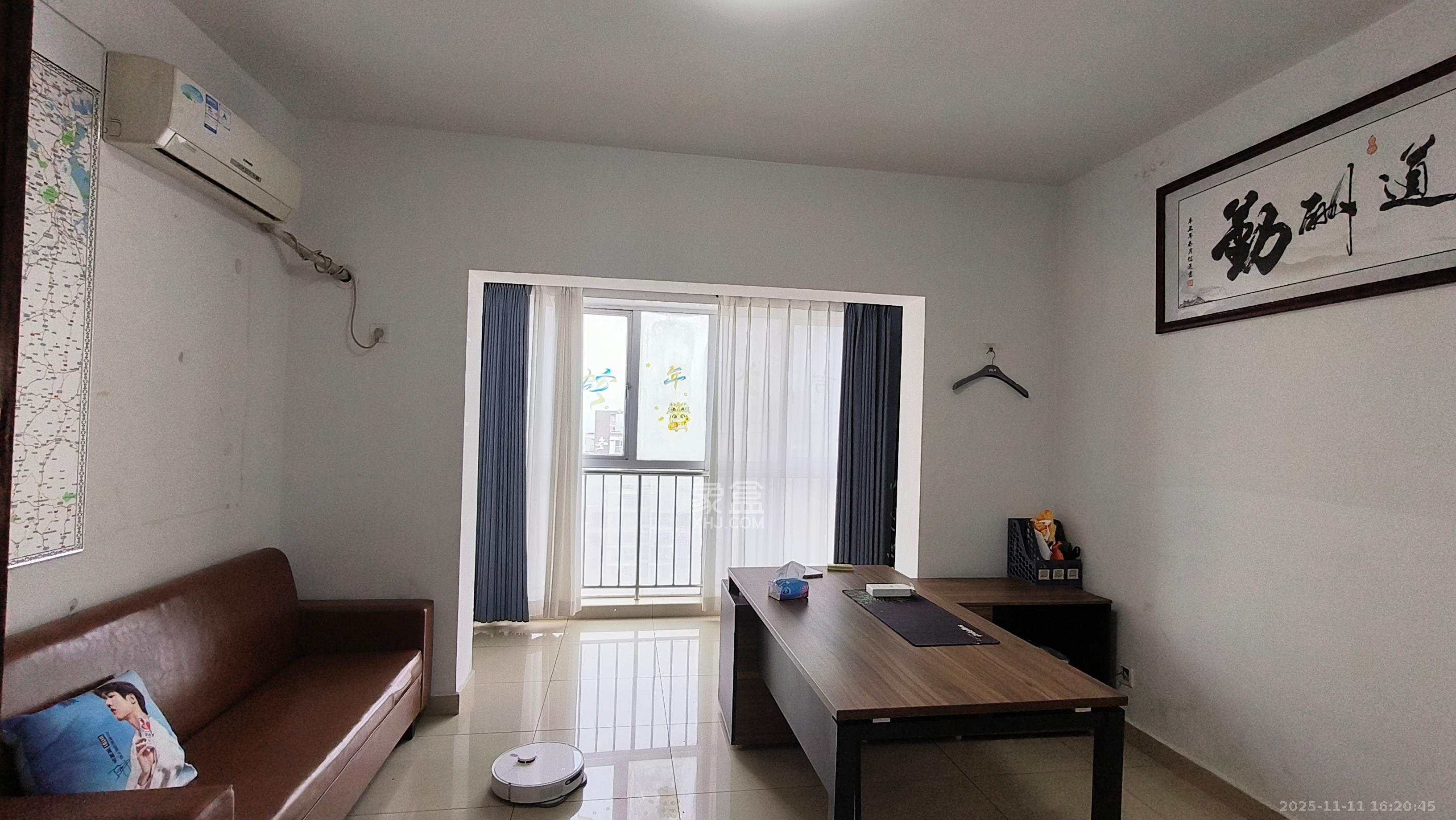 左岸右岸  5室2厅1卫    4500.0元/月室内图