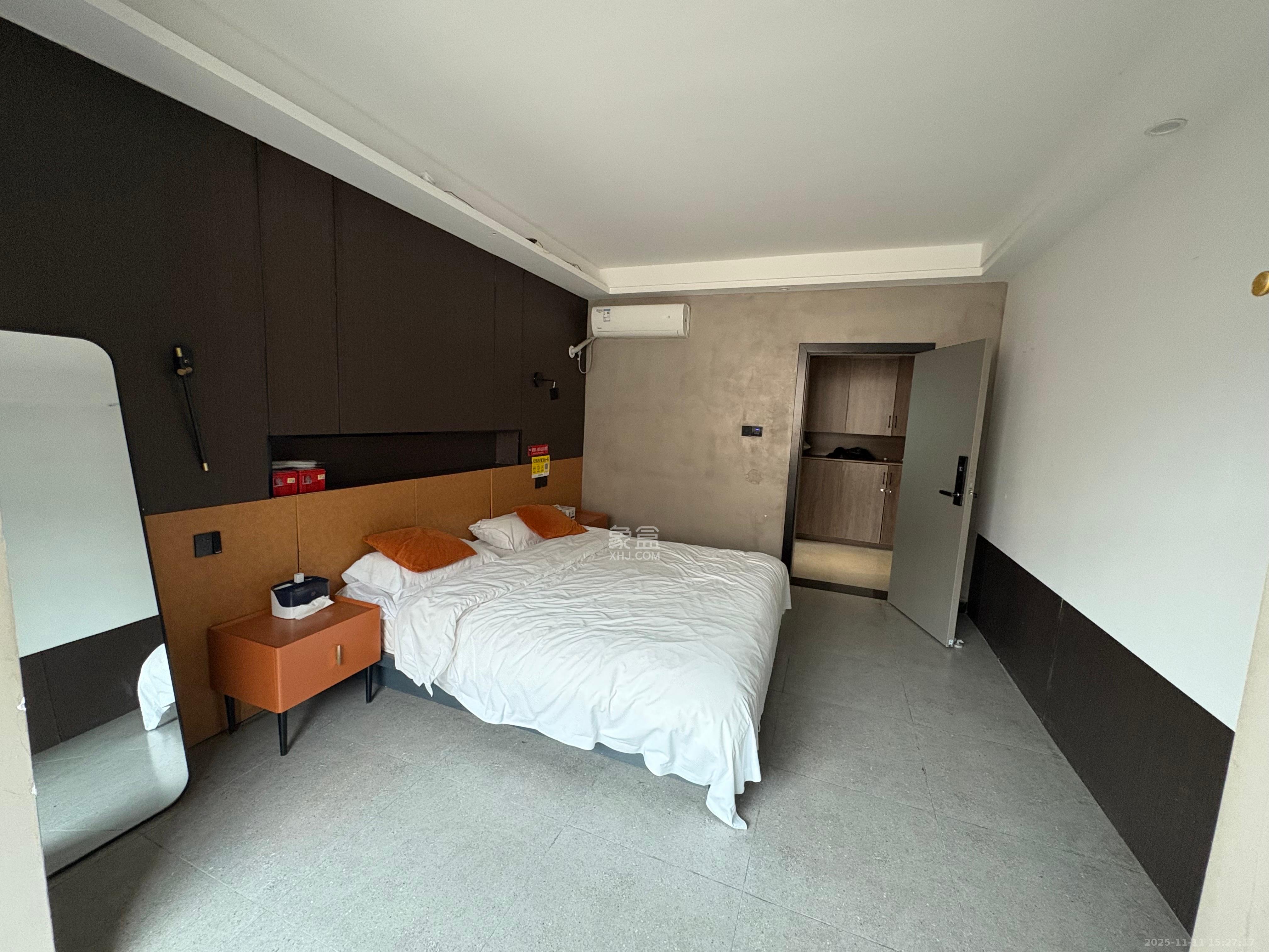 王府井公寓（福源公寓）  4室2厅2卫    5000.0元/月室内图1