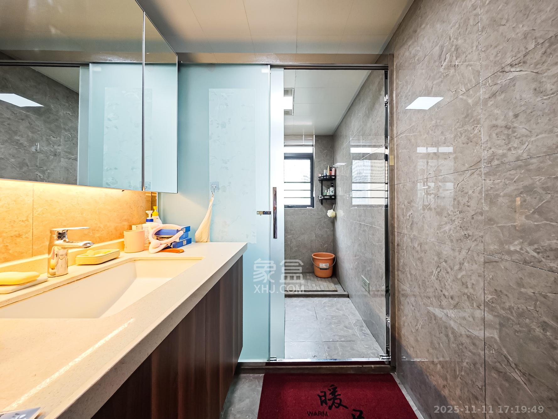 长沙万境潇湘  3室2厅2卫    135.0万卫生间