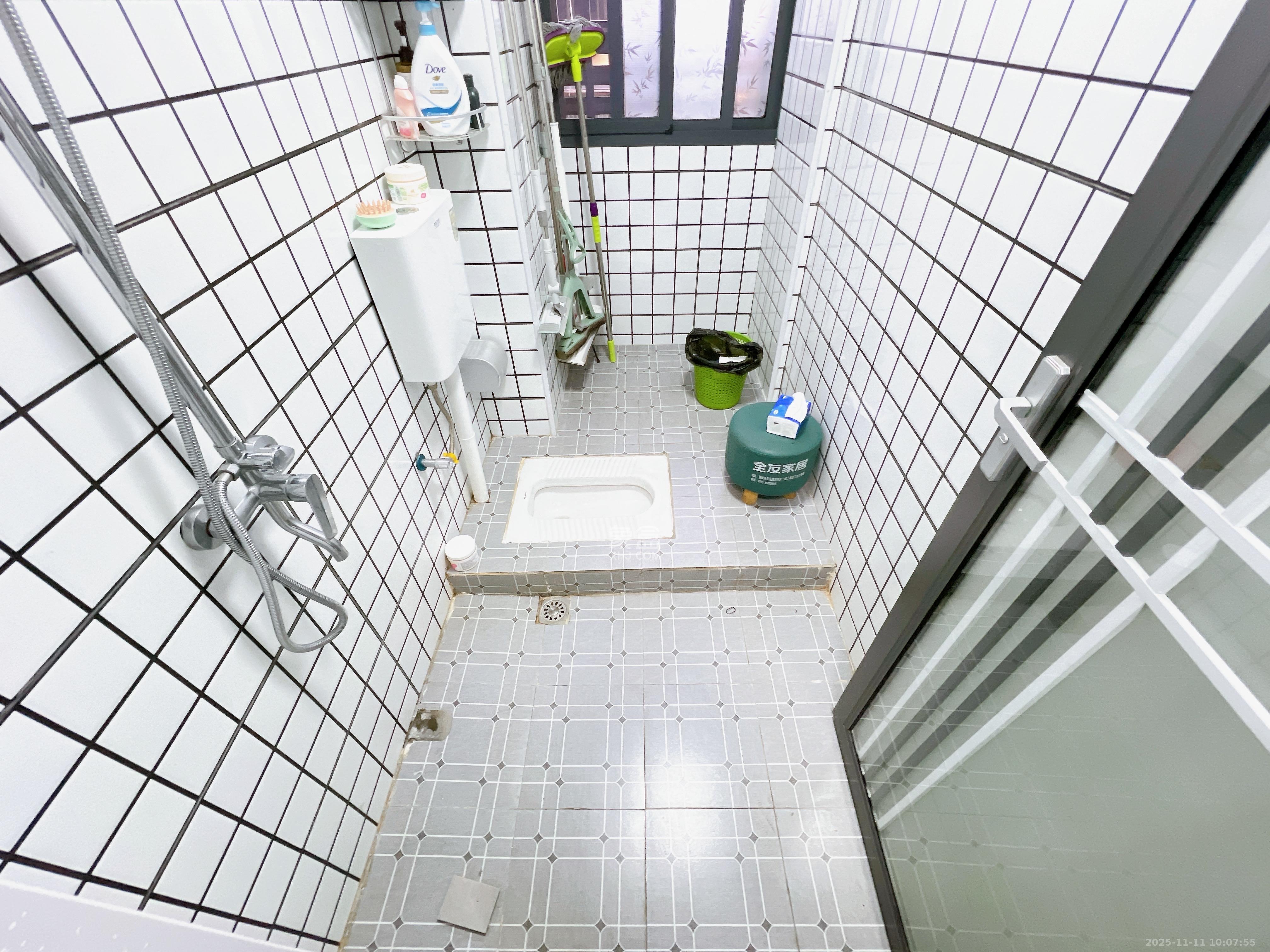 群芳园 3室2厅1卫 2500.0元/月 群芳园 3室2厅1卫 2500.0元/月室内图